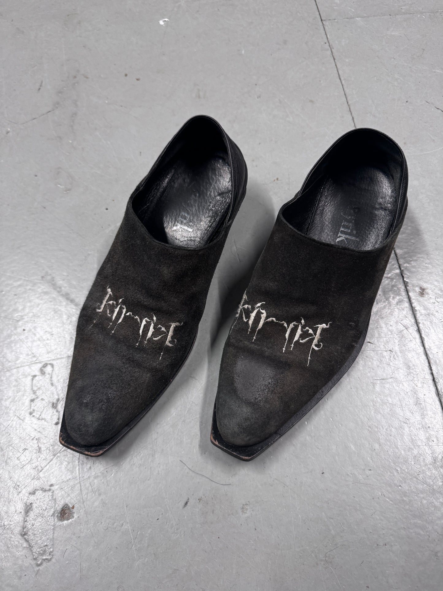 Kiryuyrik Suede Gothic Mule Shoes