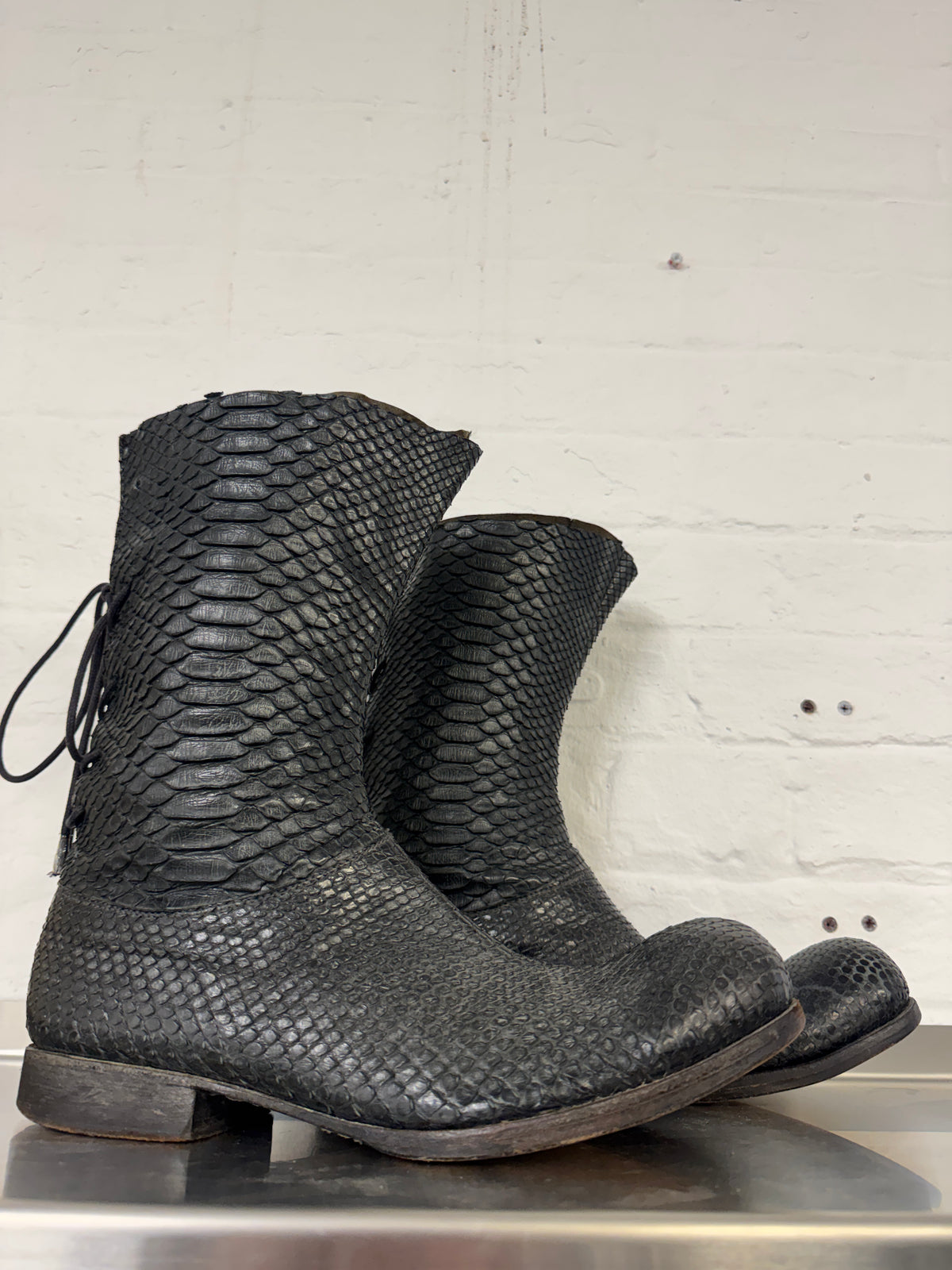 CARPE DIEM Early 00s 100% Python S63M Back-Lace Boots