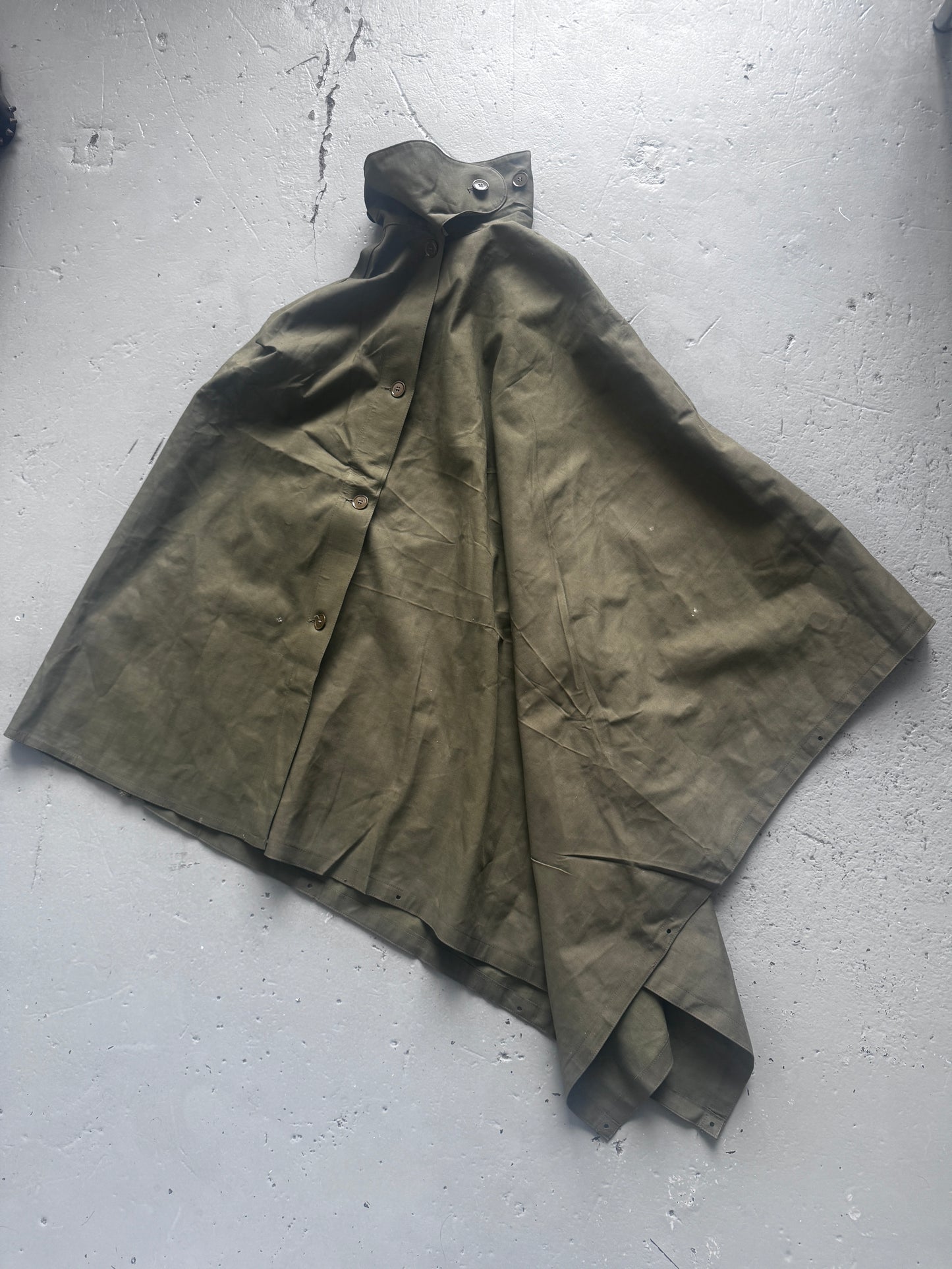 1950s Tape Seam Single Shoulder Buttoned Cape