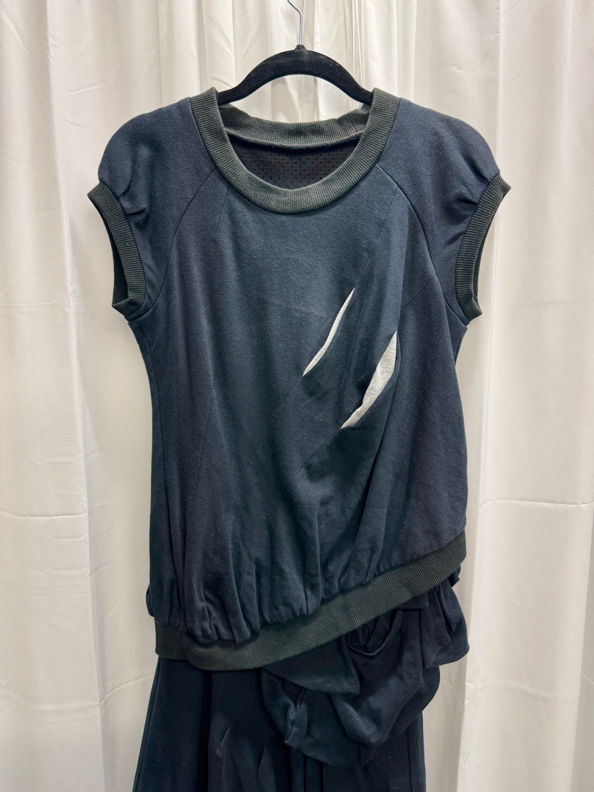 20471120 AW97 “HEAD IBOO’S 55” Layered Claw-Mark Dress