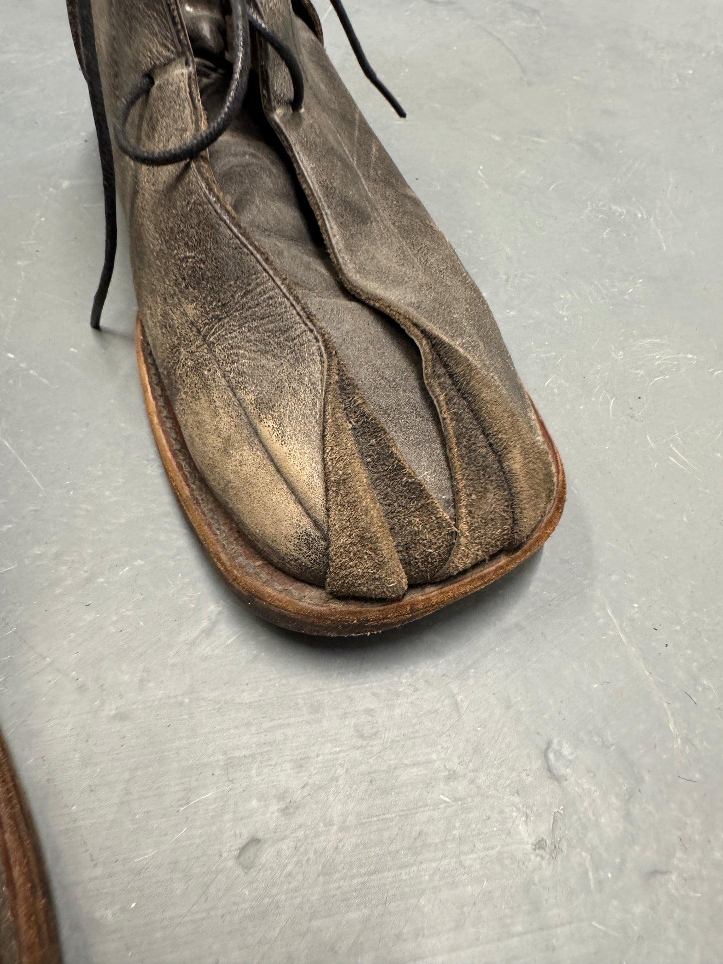 beauty:beast folded toe paw boots