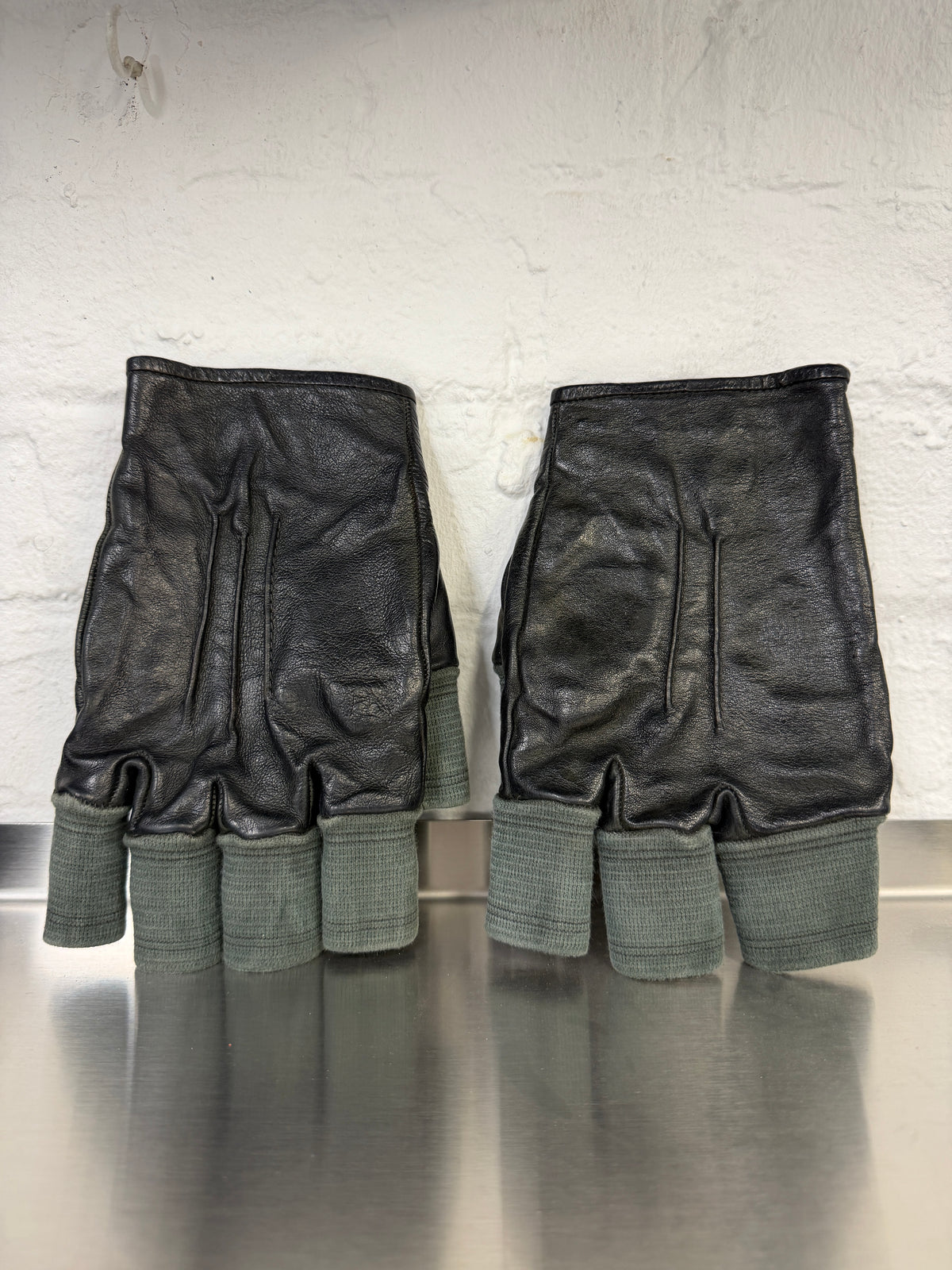 Carol Christian Poell Disparate Fingercuff Gloves in Black Horse Leather