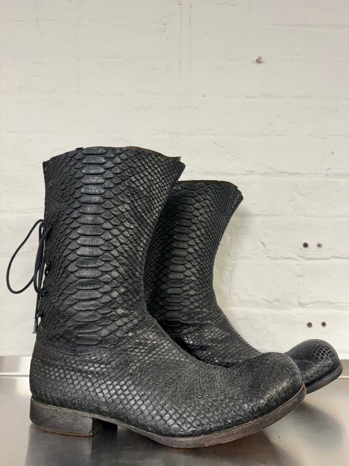 CARPE DIEM Early 00s 100% Python S63M Back-Lace Boots