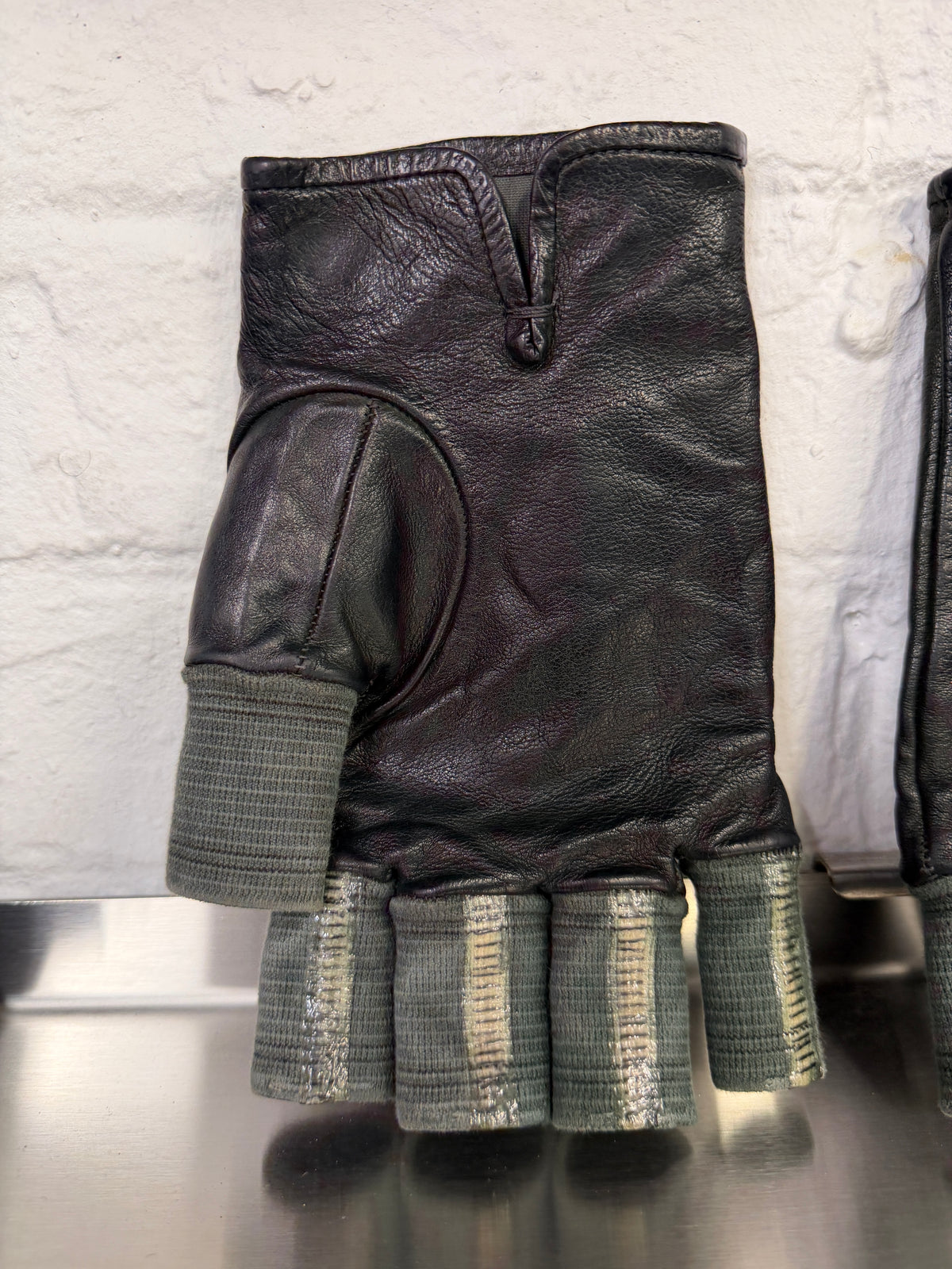 Carol Christian Poell Disparate Fingercuff Gloves in Black Horse Leather