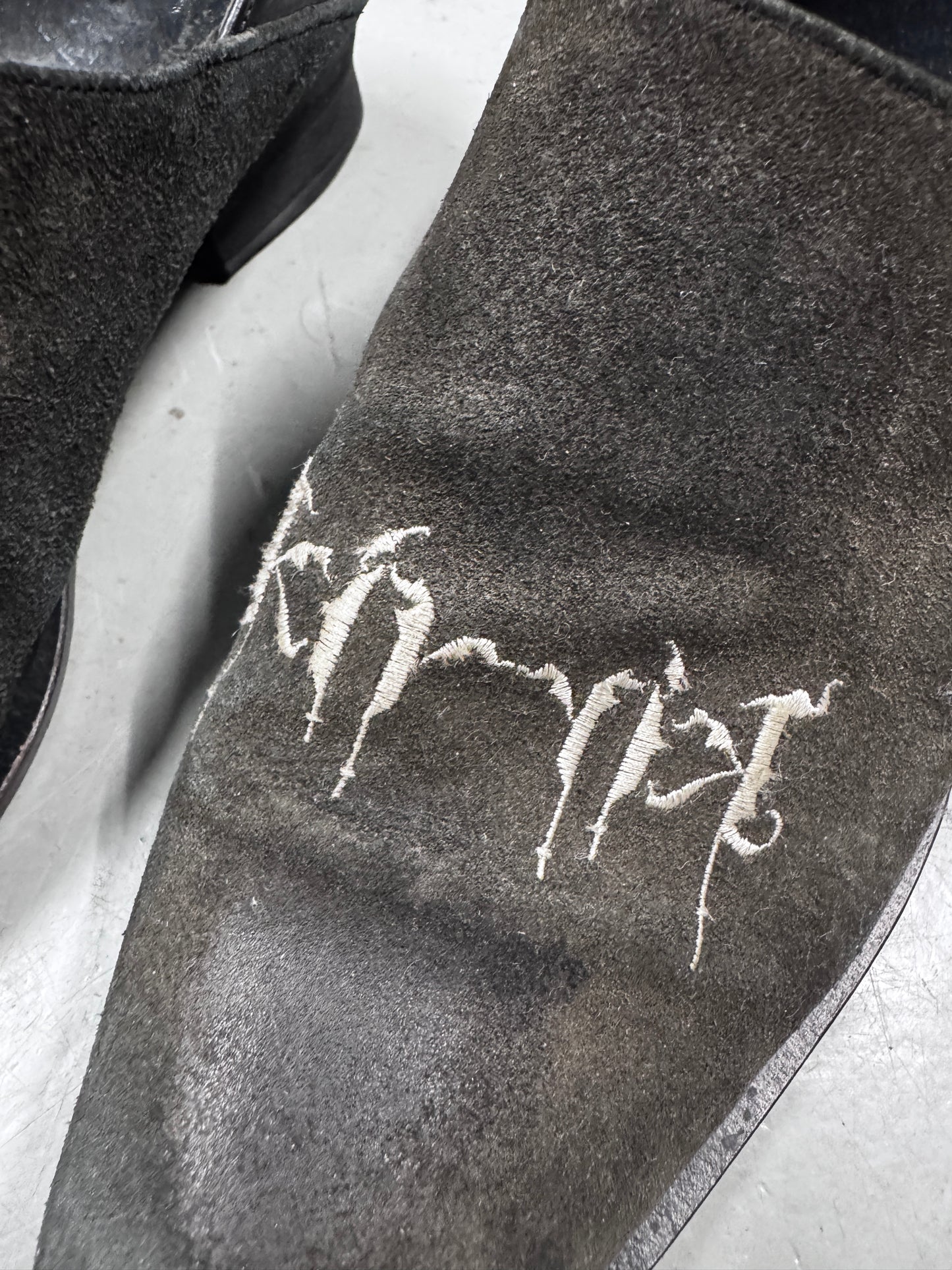 Kiryuyrik Suede Gothic Mule Shoes