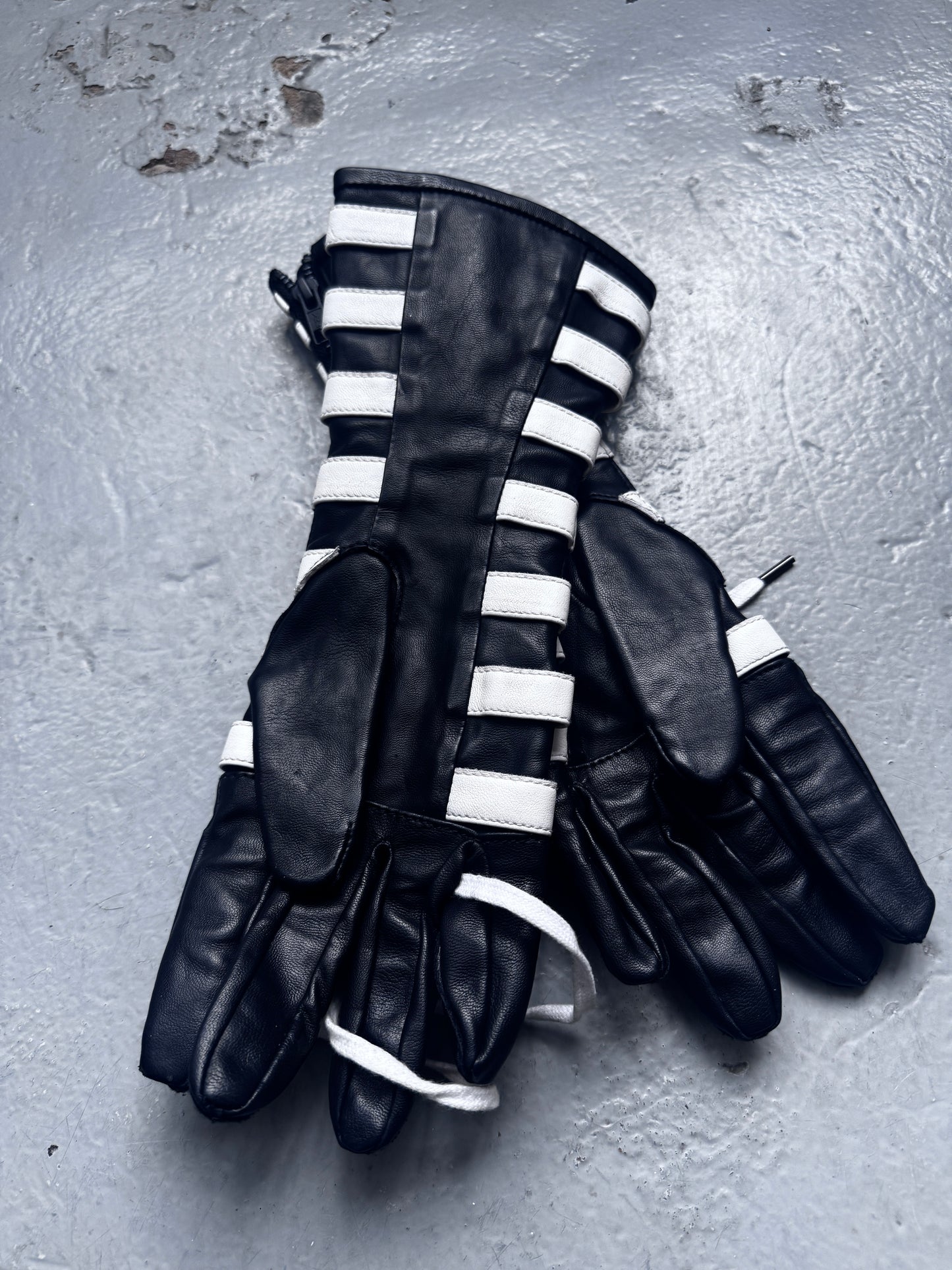 KTZ lace through long gloves