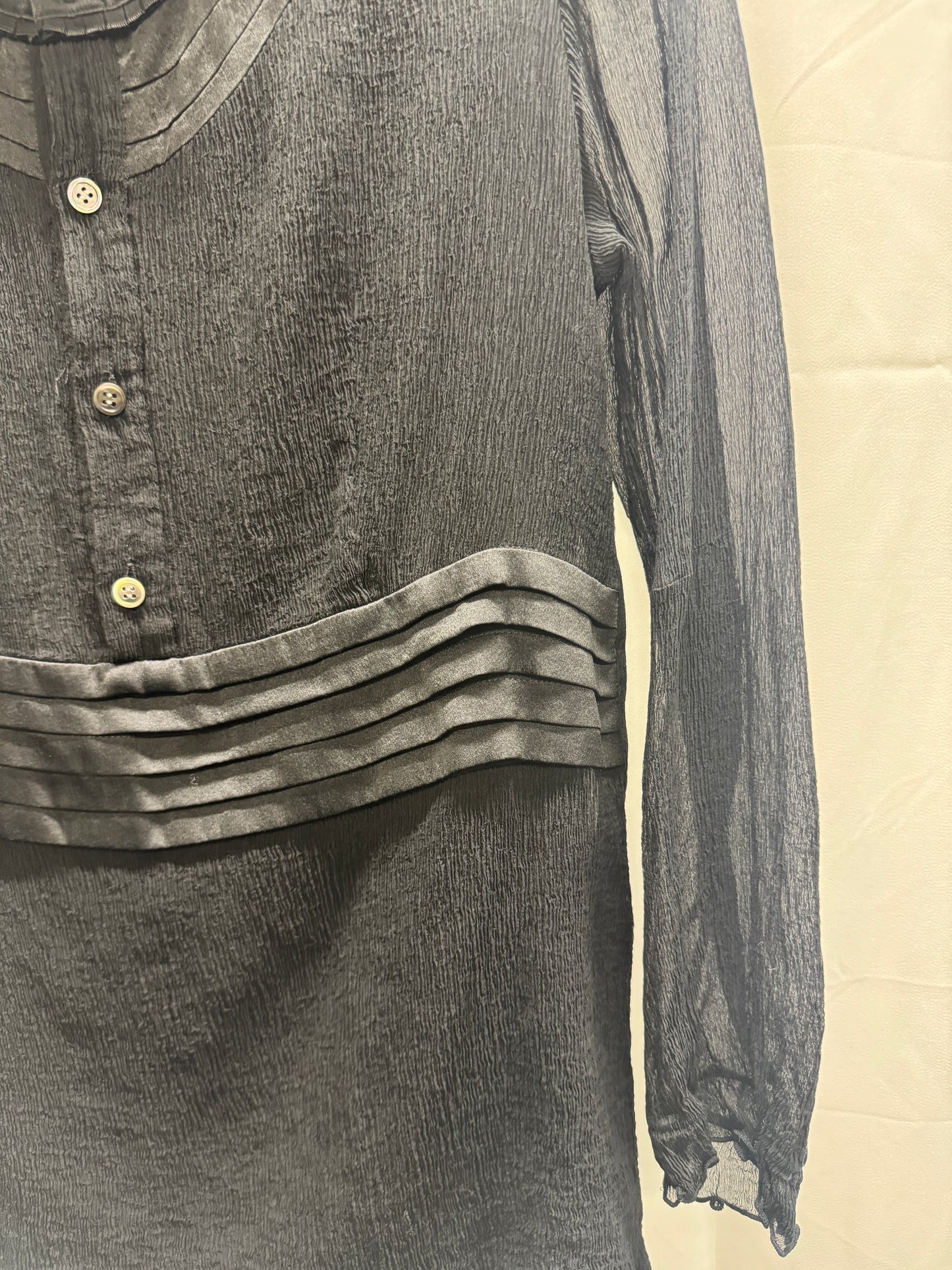 undercover pleat buttoned lightweight collared top