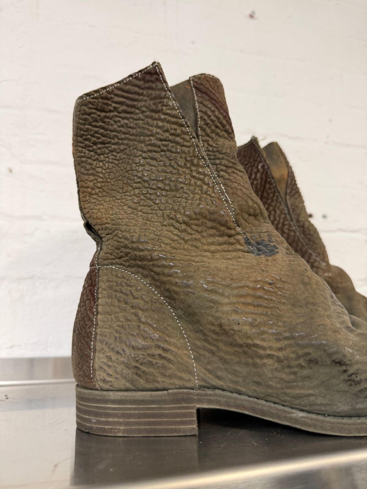 A Diciannoveventitre (A1923) Textured Leather Slit Boots (42)