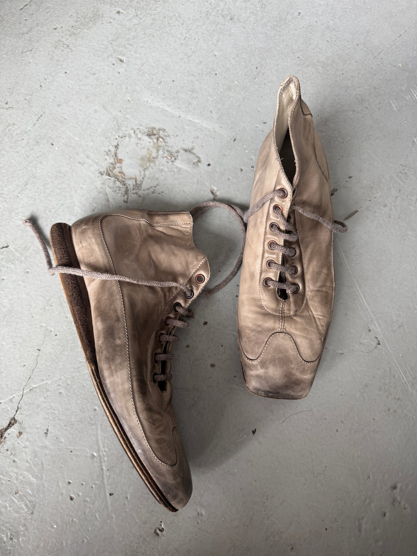 cherevichkiotvichki flat shark head leather shoes