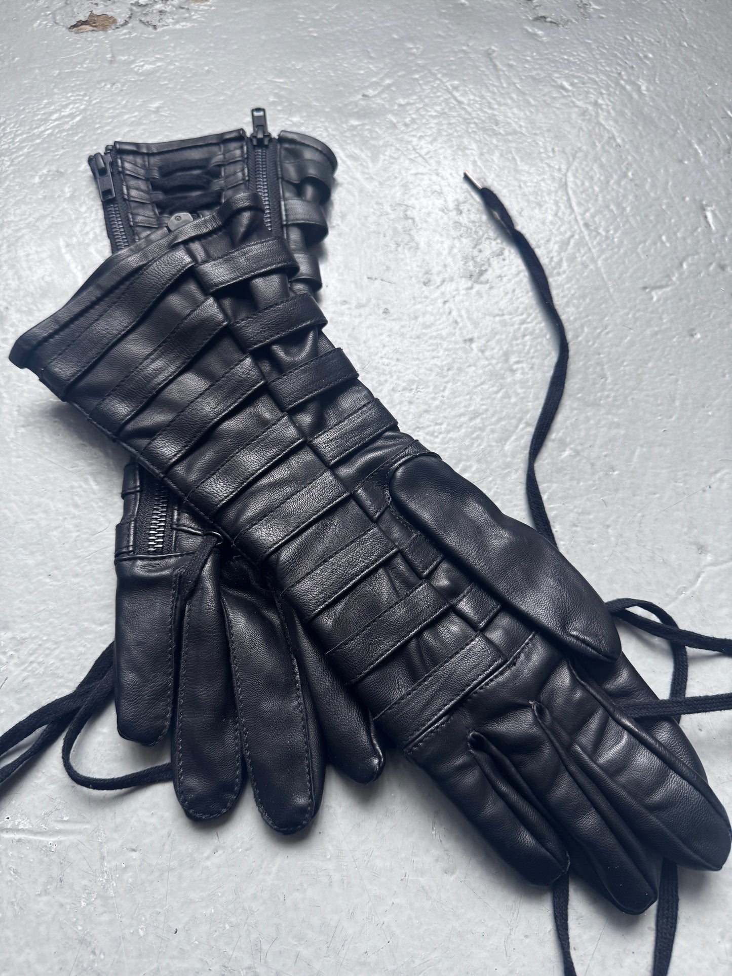 KTZ lace through leather glove