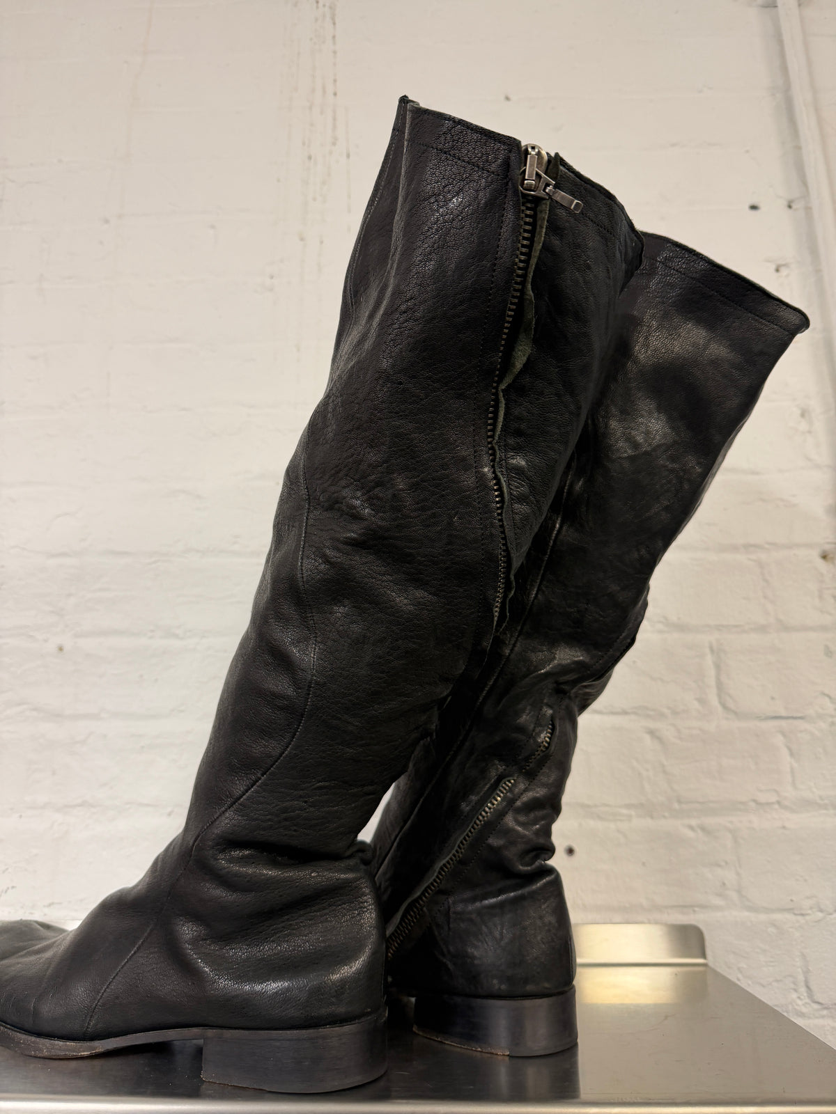 Obscur Spiral Zip Stretch Lambskin Knee High Boots (43)