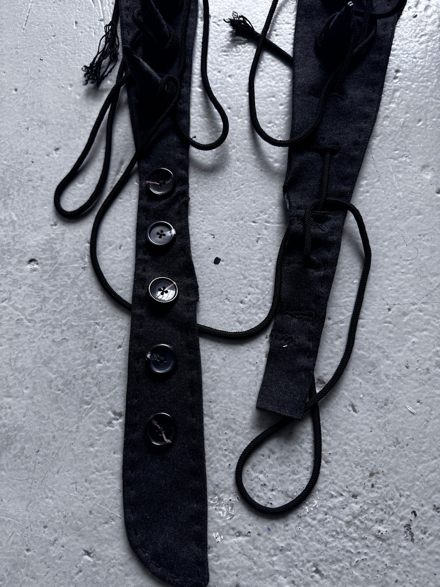 ellen poppy hill dripped spike collar