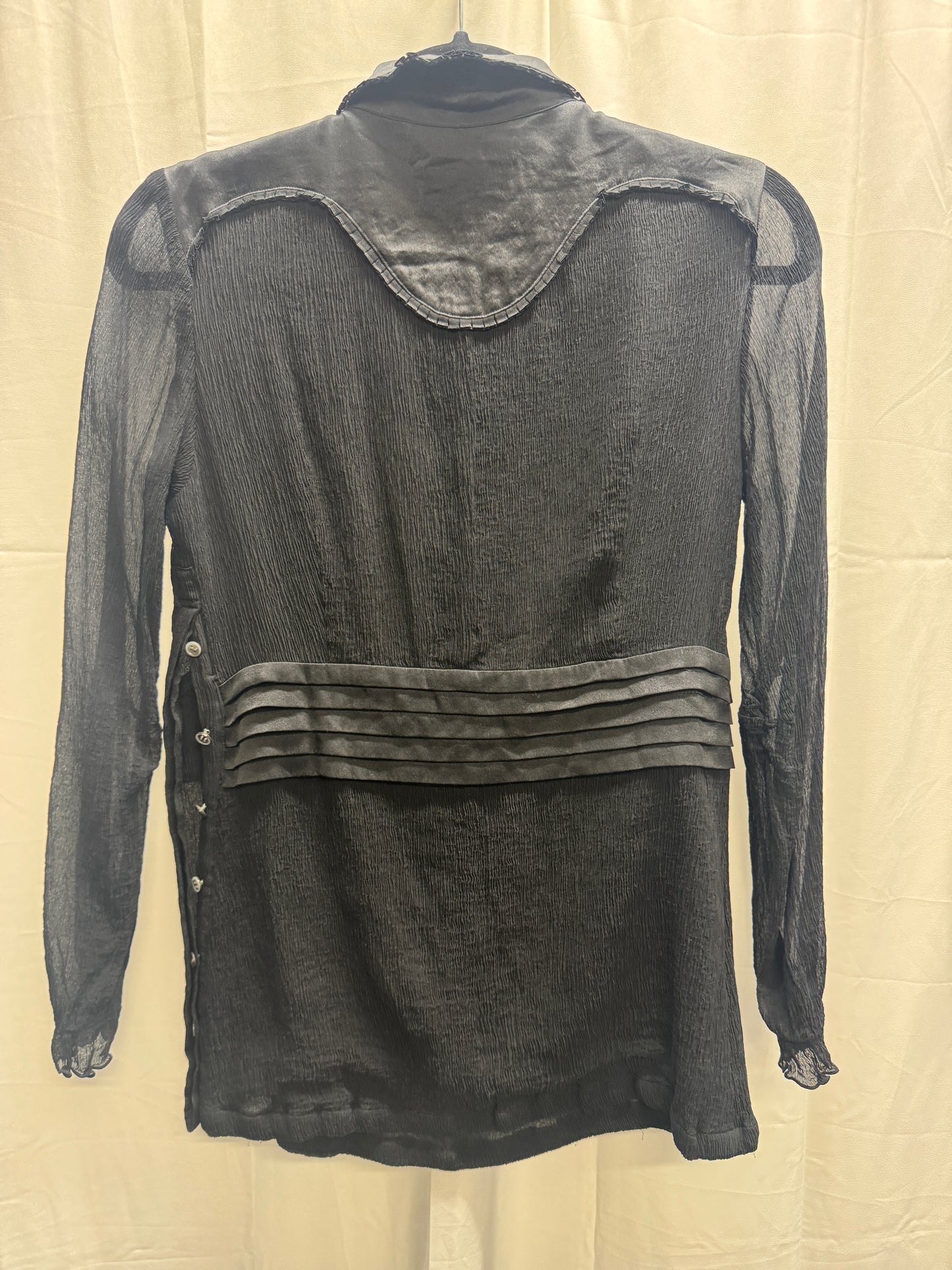 undercover pleat buttoned lightweight collared top