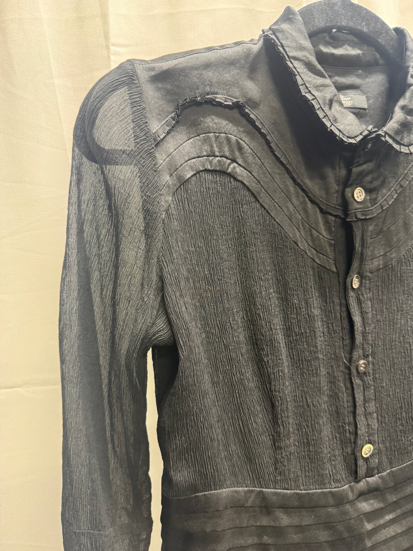 undercover pleat buttoned lightweight collared top