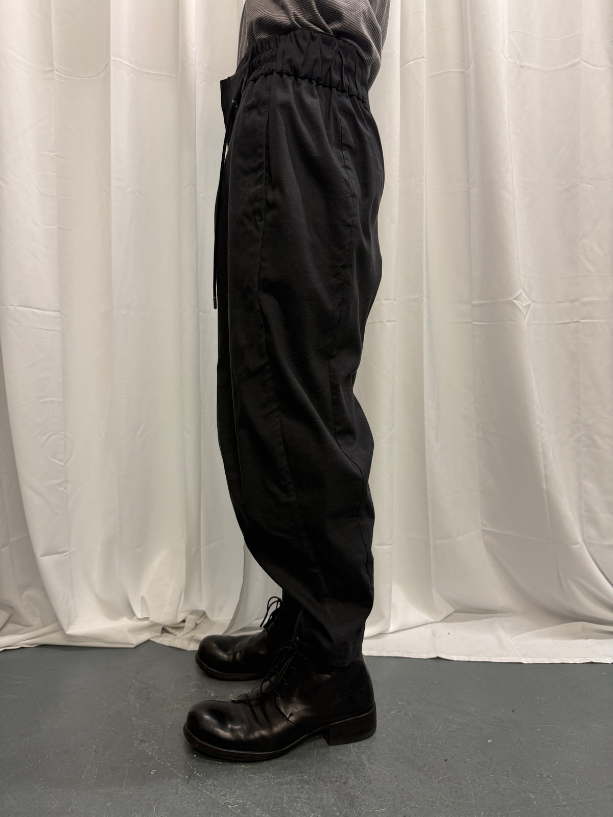 Devoa Carrot Leg 3D Trouser