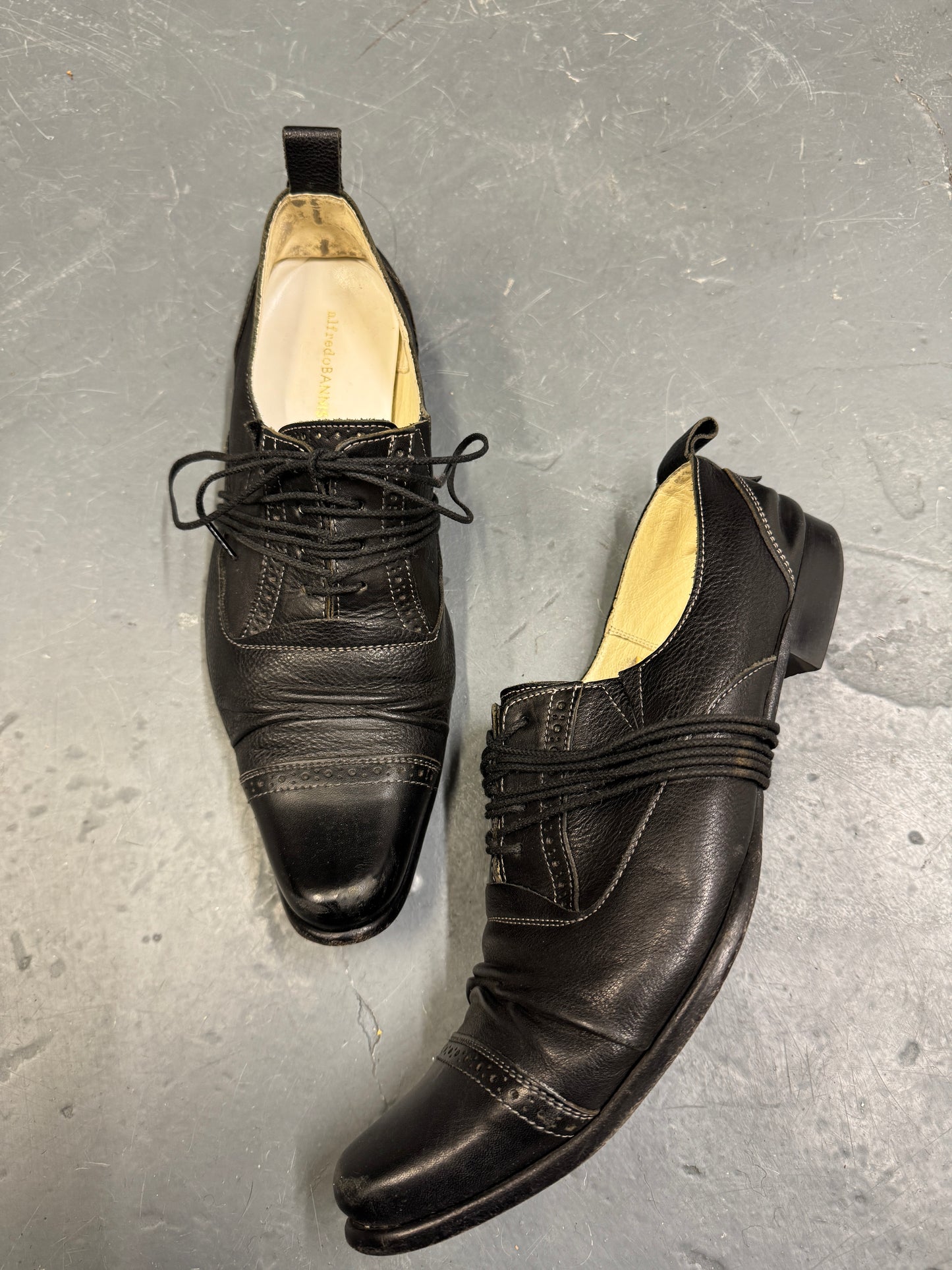 Alfredo Bannister Wrap Lace Pointed Toe Shoe