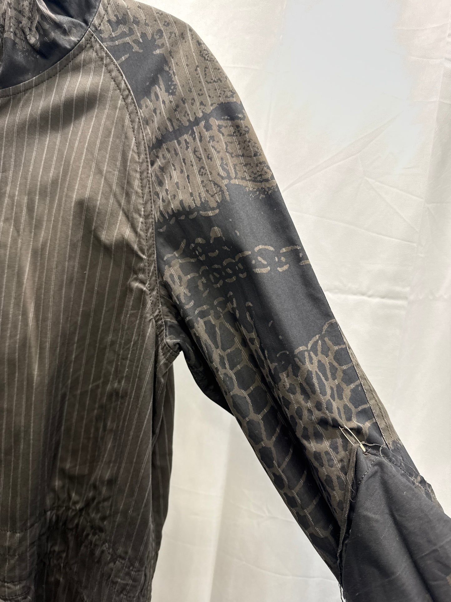 nozomi ishiguro patterned armband coat