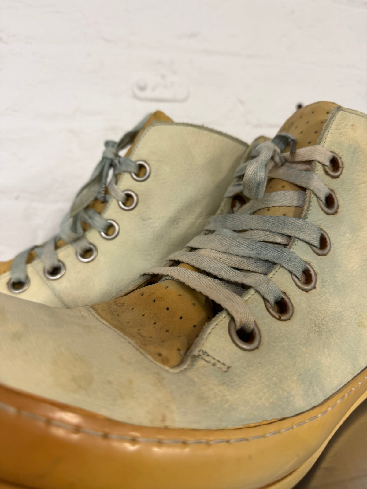 A Diciannoveventitre (A1923) Perforated Horse Tongue Leather Curved Toe Sneaker Boot (42)
