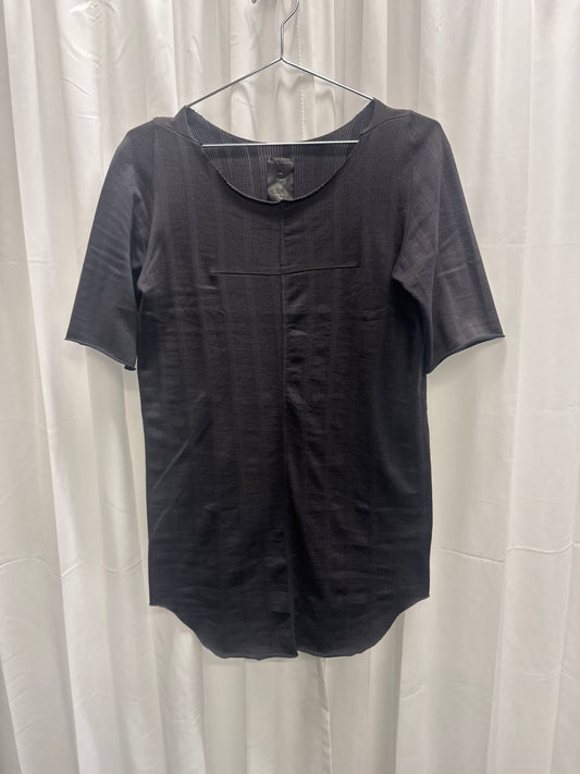 s/stere raw cut anatomical tee M