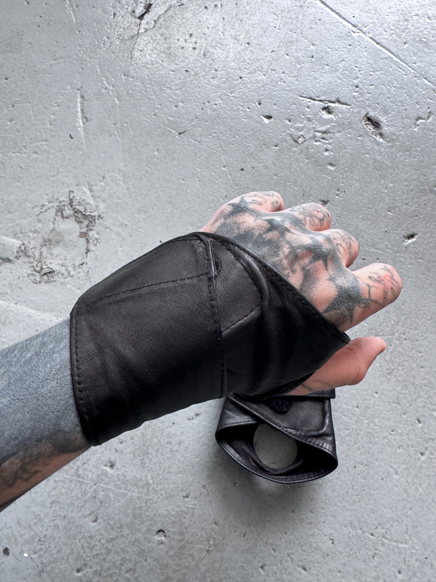 the viridi-anne leather hand wrap glove