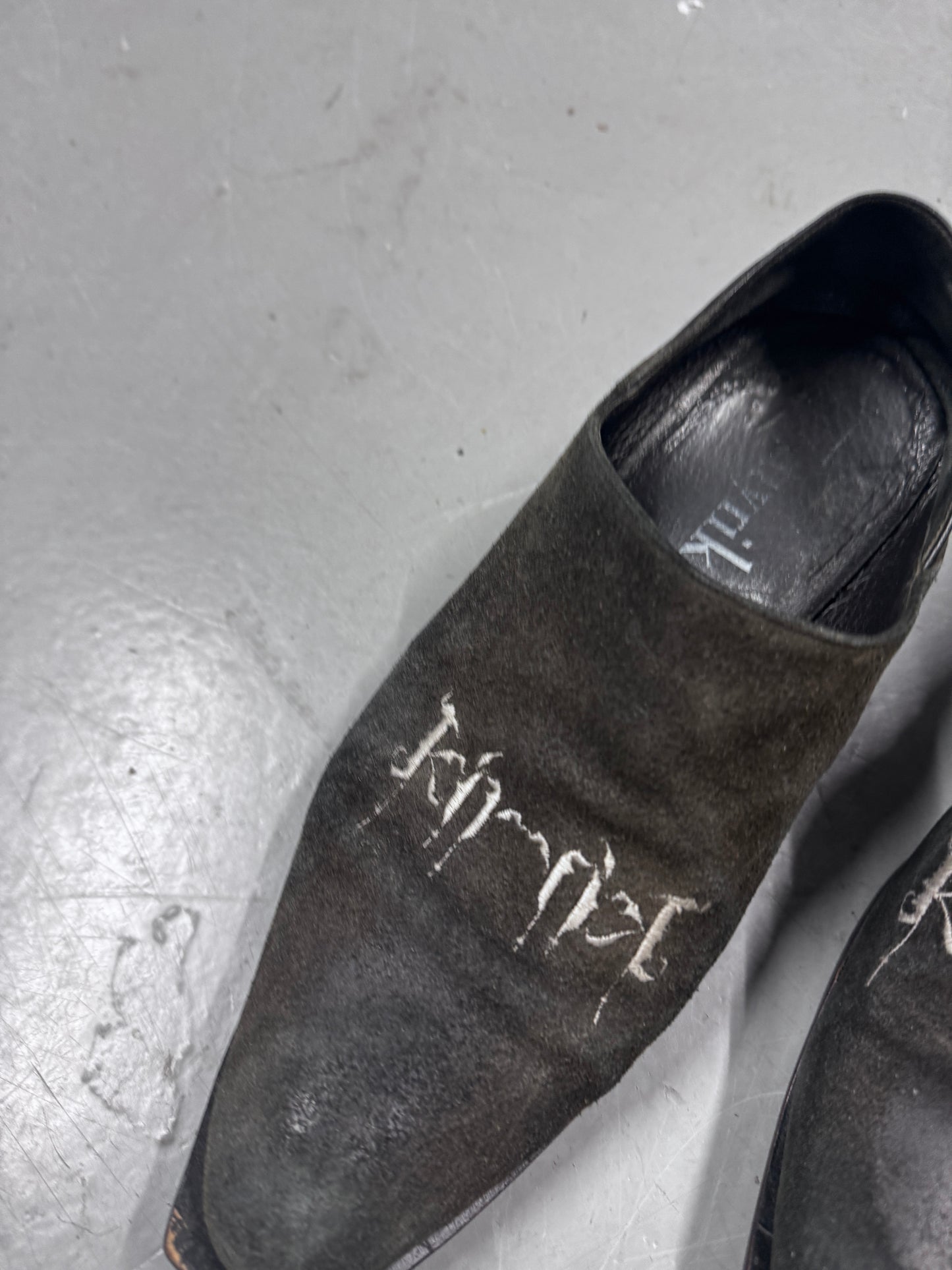 Kiryuyrik Suede Gothic Mule Shoes