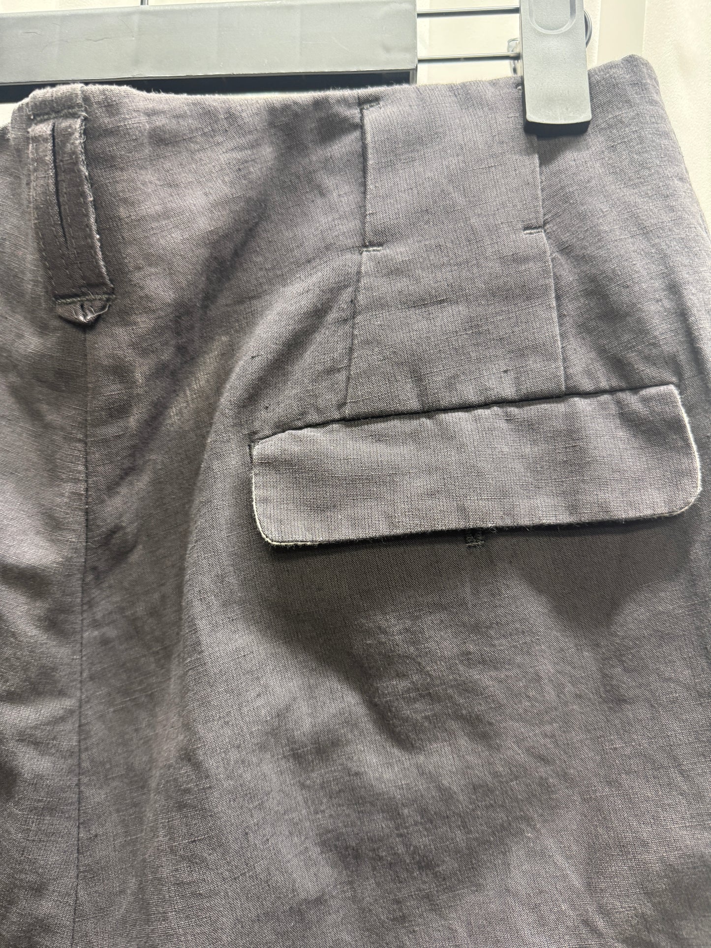 The Viridi-Anne Pleated Concealed Waistband Clasp Cropped Trouser