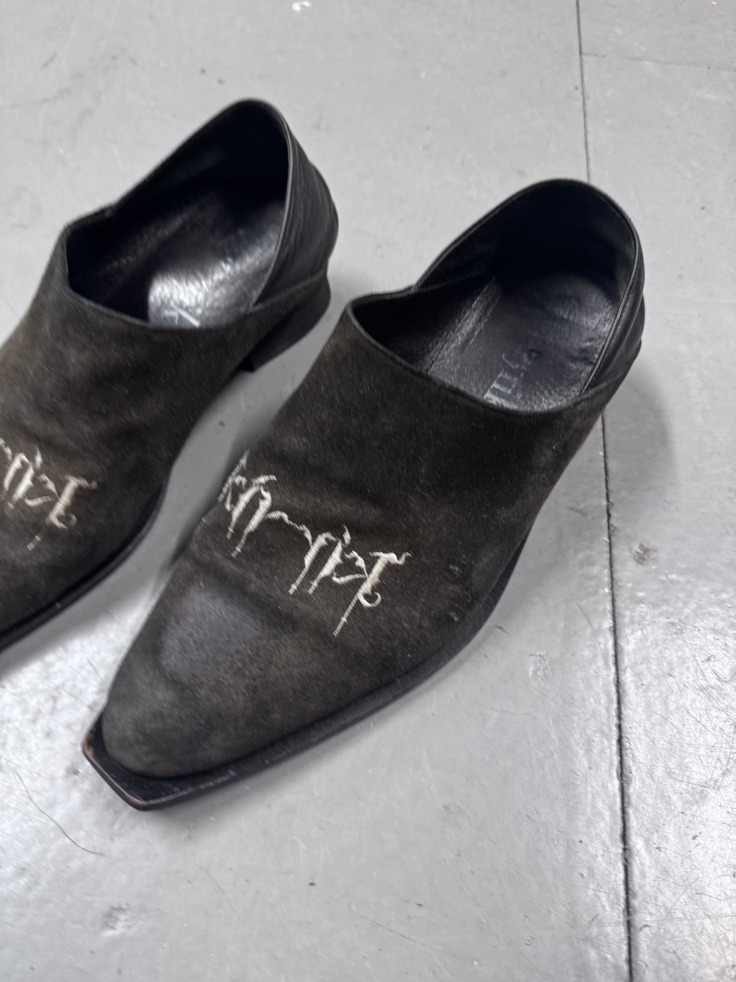 Kiryuyrik Suede Gothic Mule Shoes
