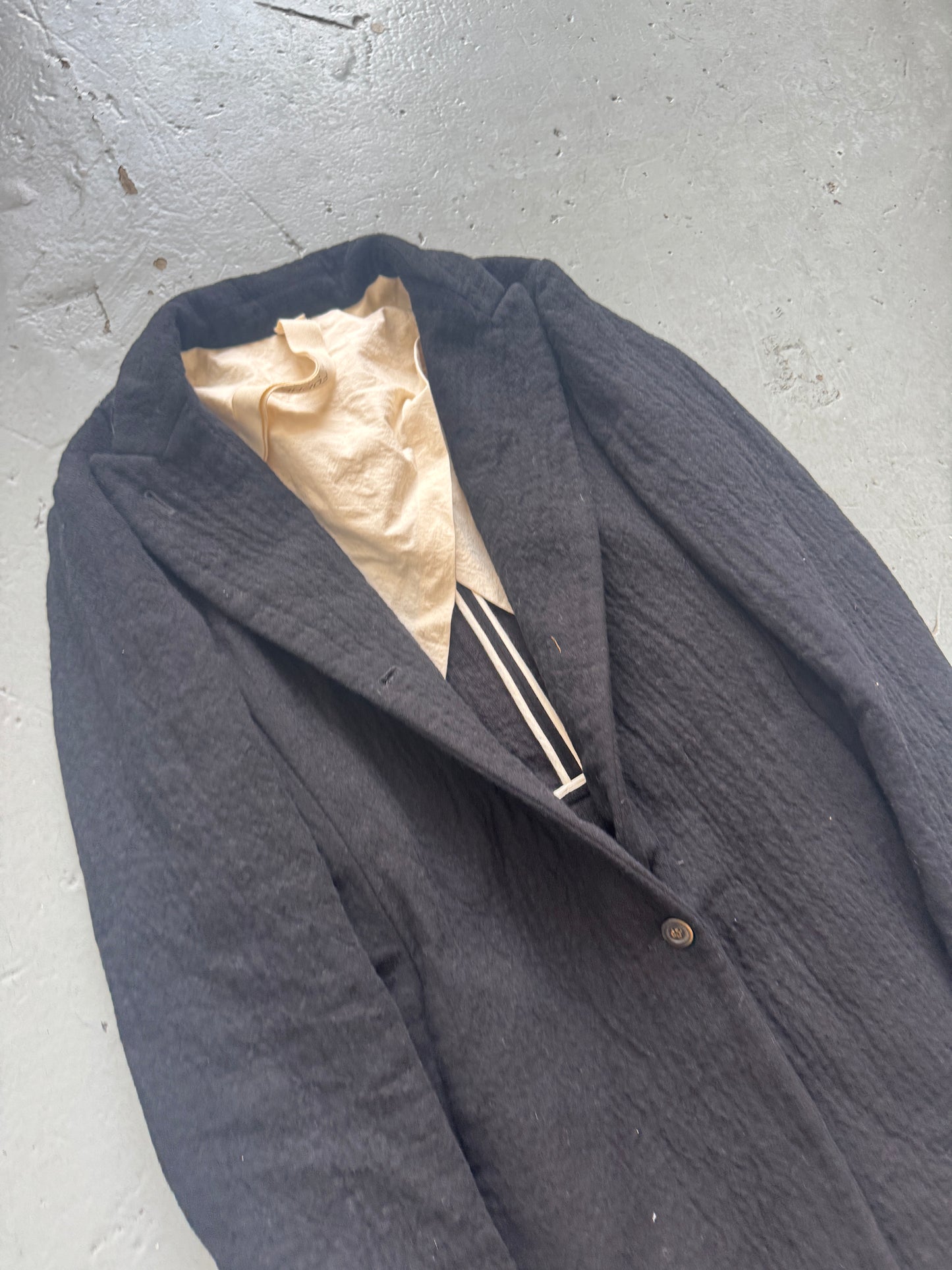 forme d’expression buttoned coat