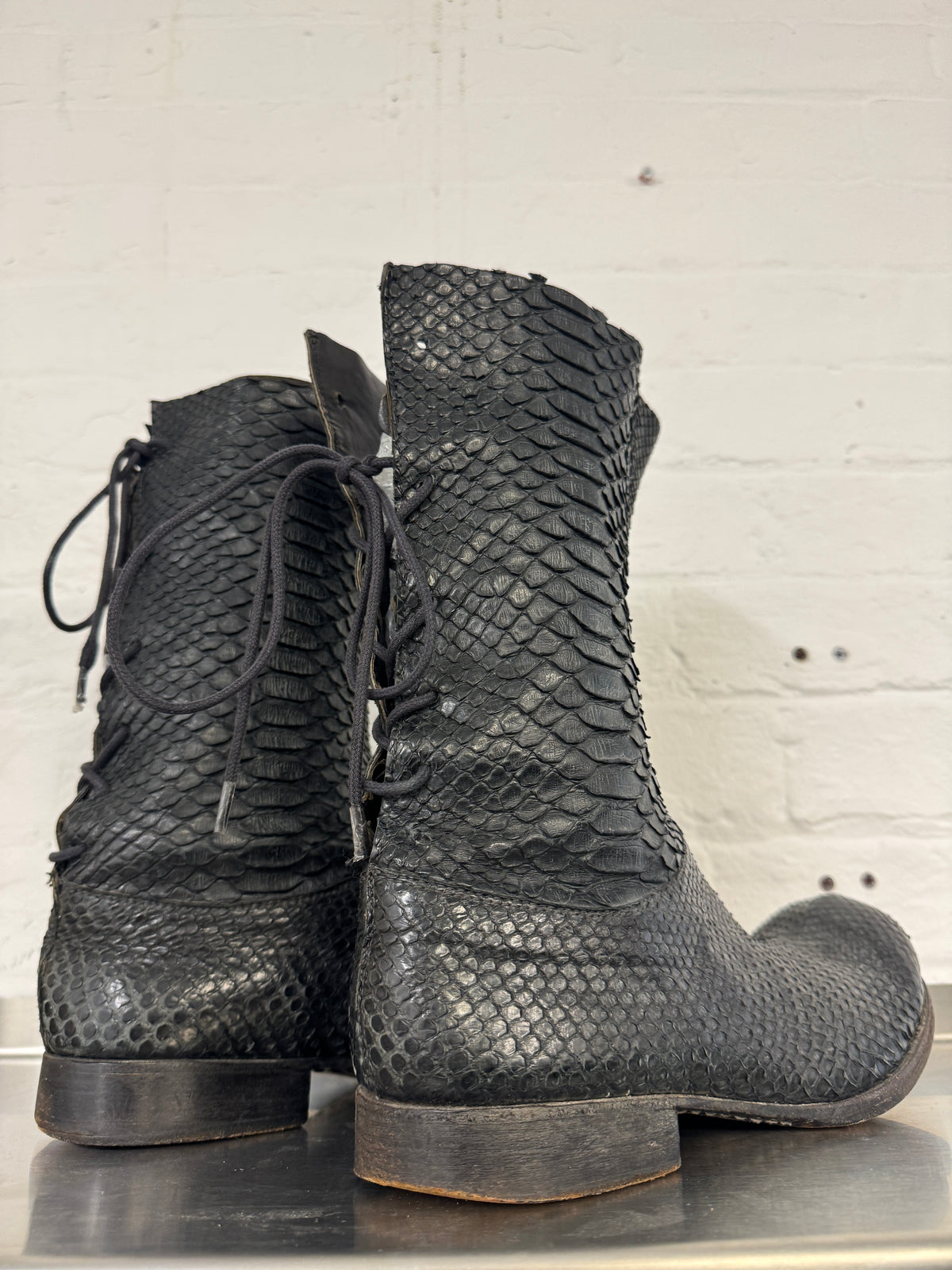 CARPE DIEM Early 00s 100% Python S63M Back-Lace Boots