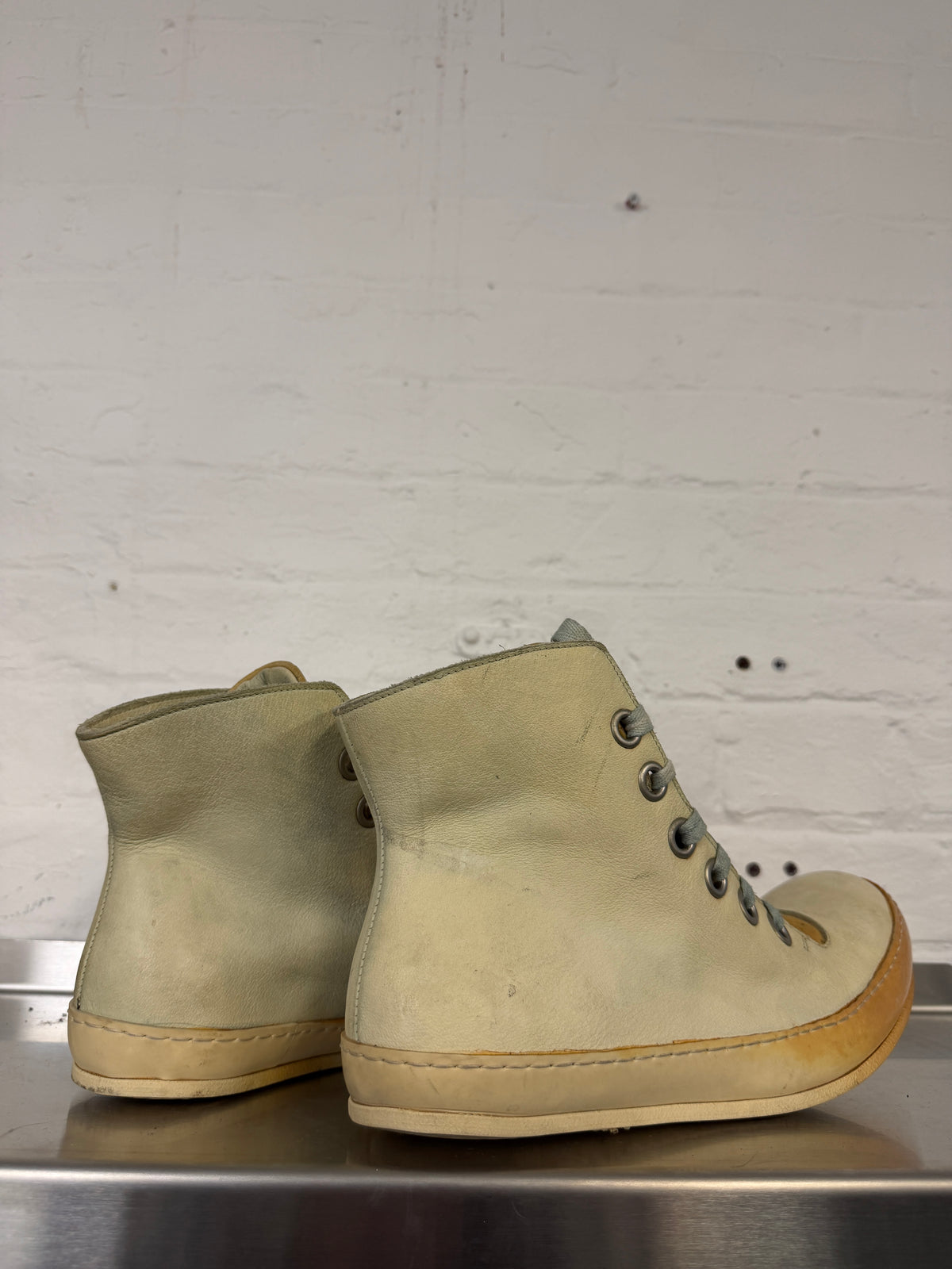 A Diciannoveventitre (A1923) Perforated Horse Tongue Leather Curved Toe Sneaker Boot (42)