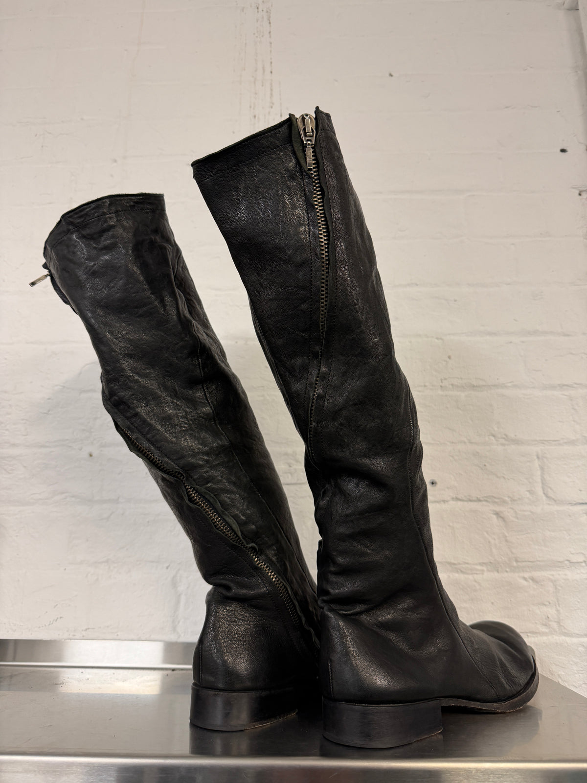 Obscur Spiral Zip Stretch Lambskin Knee High Boots (43)