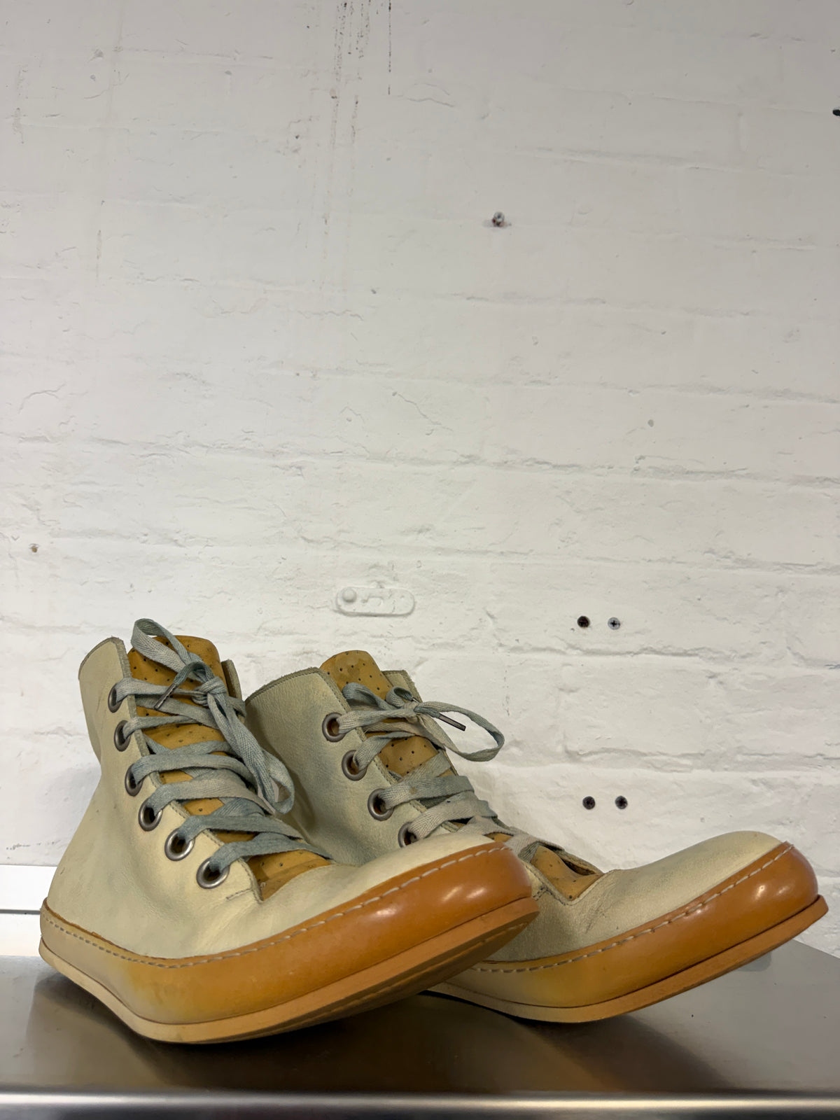 A Diciannoveventitre (A1923) Perforated Horse Tongue Leather Curved Toe Sneaker Boot (42)