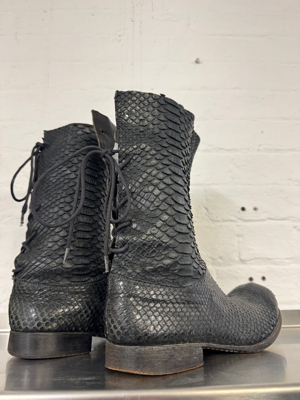 CARPE DIEM Early 00s 100% Python S63M Back-Lace Boots
