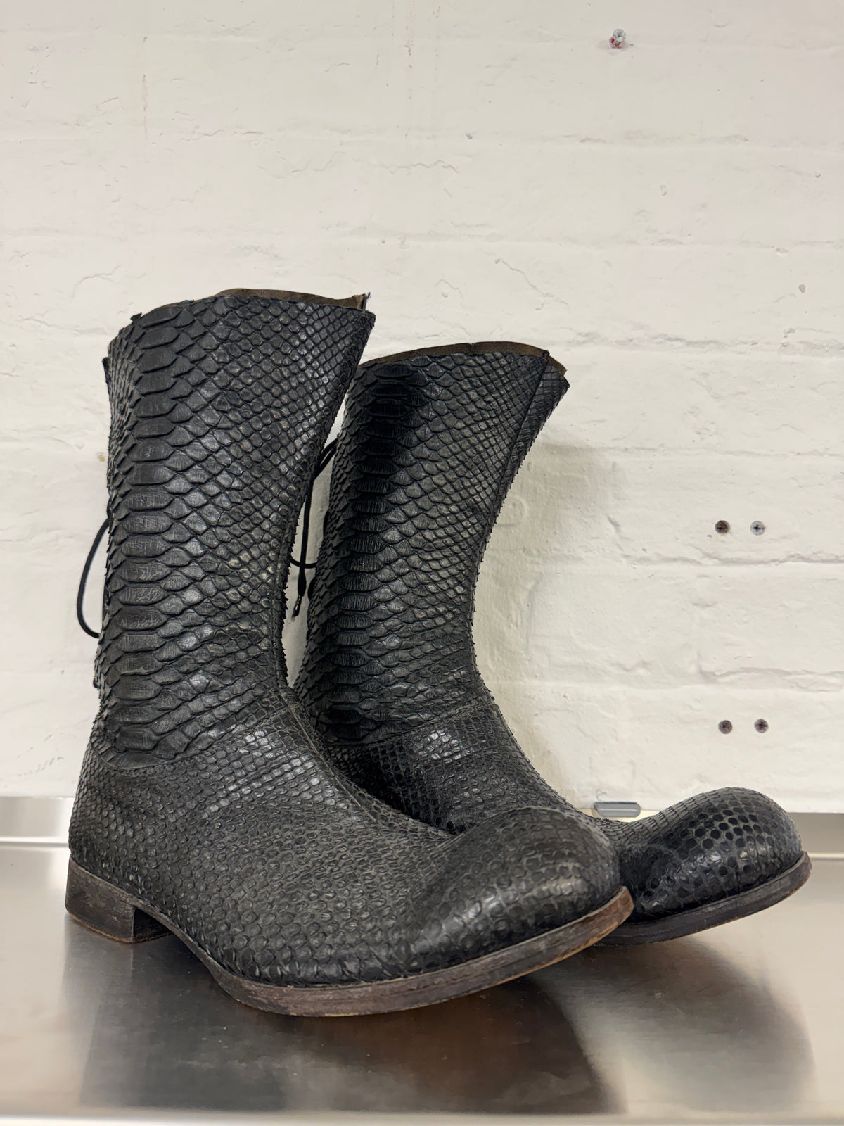 CARPE DIEM Early 00s 100% Python S63M Back-Lace Boots