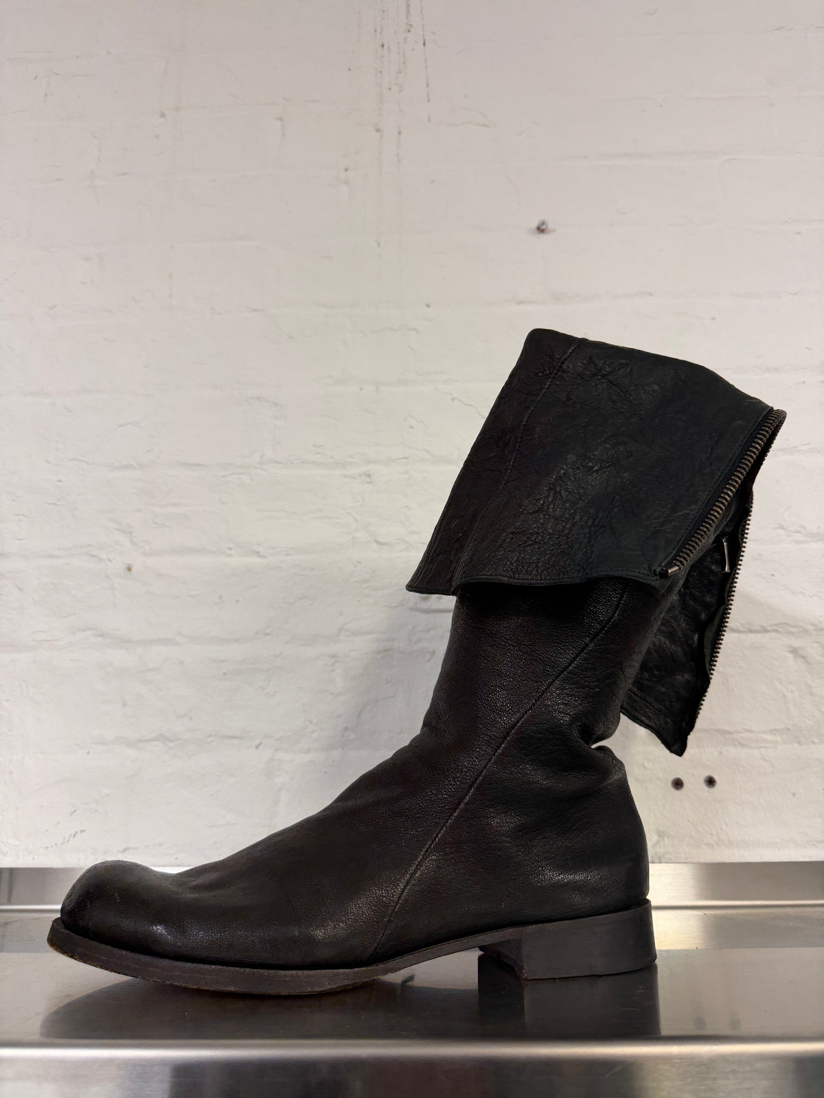 Obscur Spiral Zip Stretch Lambskin Knee High Boots (43)