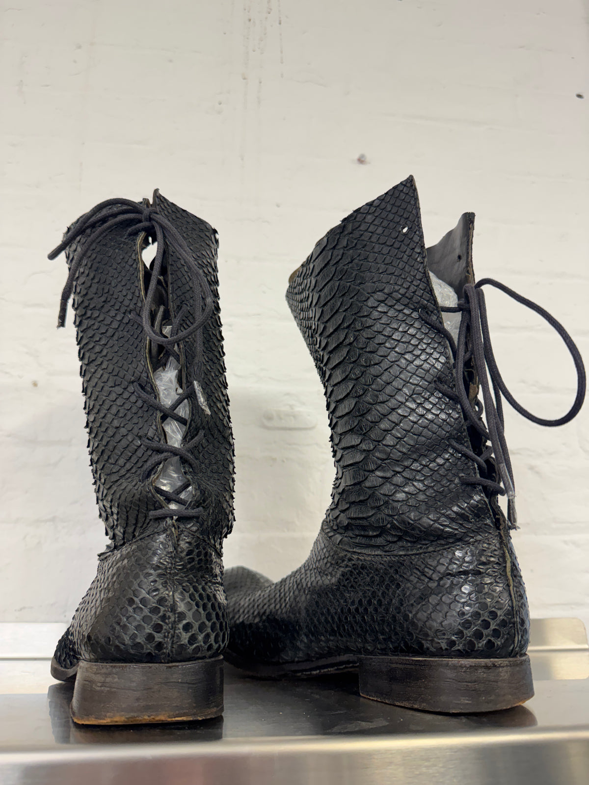 CARPE DIEM Early 00s 100% Python S63M Back-Lace Boots