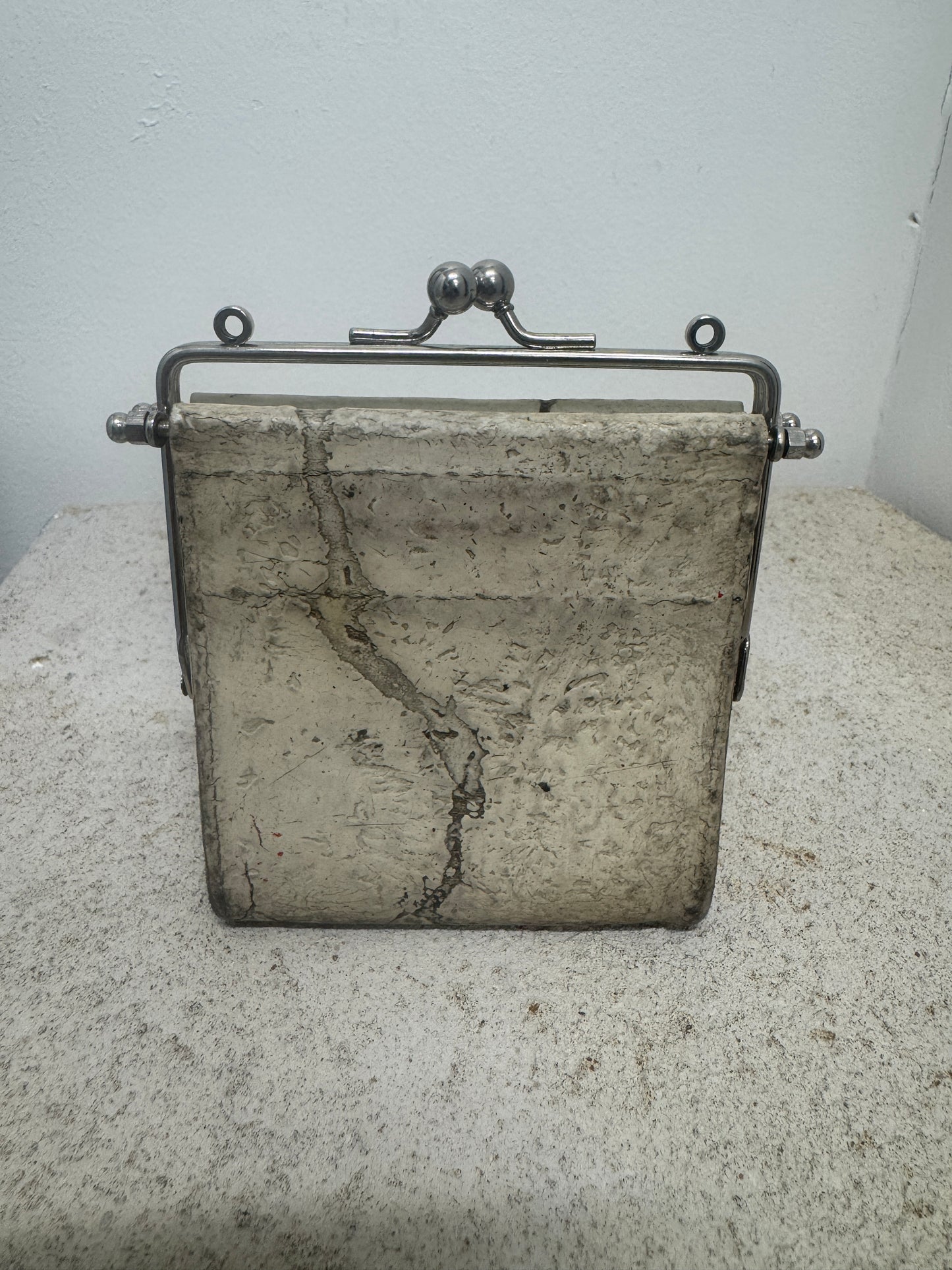 Kagari Yusuke Metal Clasp Crack Coin Wallet
