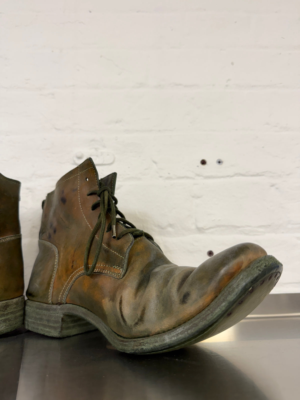 Augusta A1923 Curved Toe Veined Horse Leather Boots