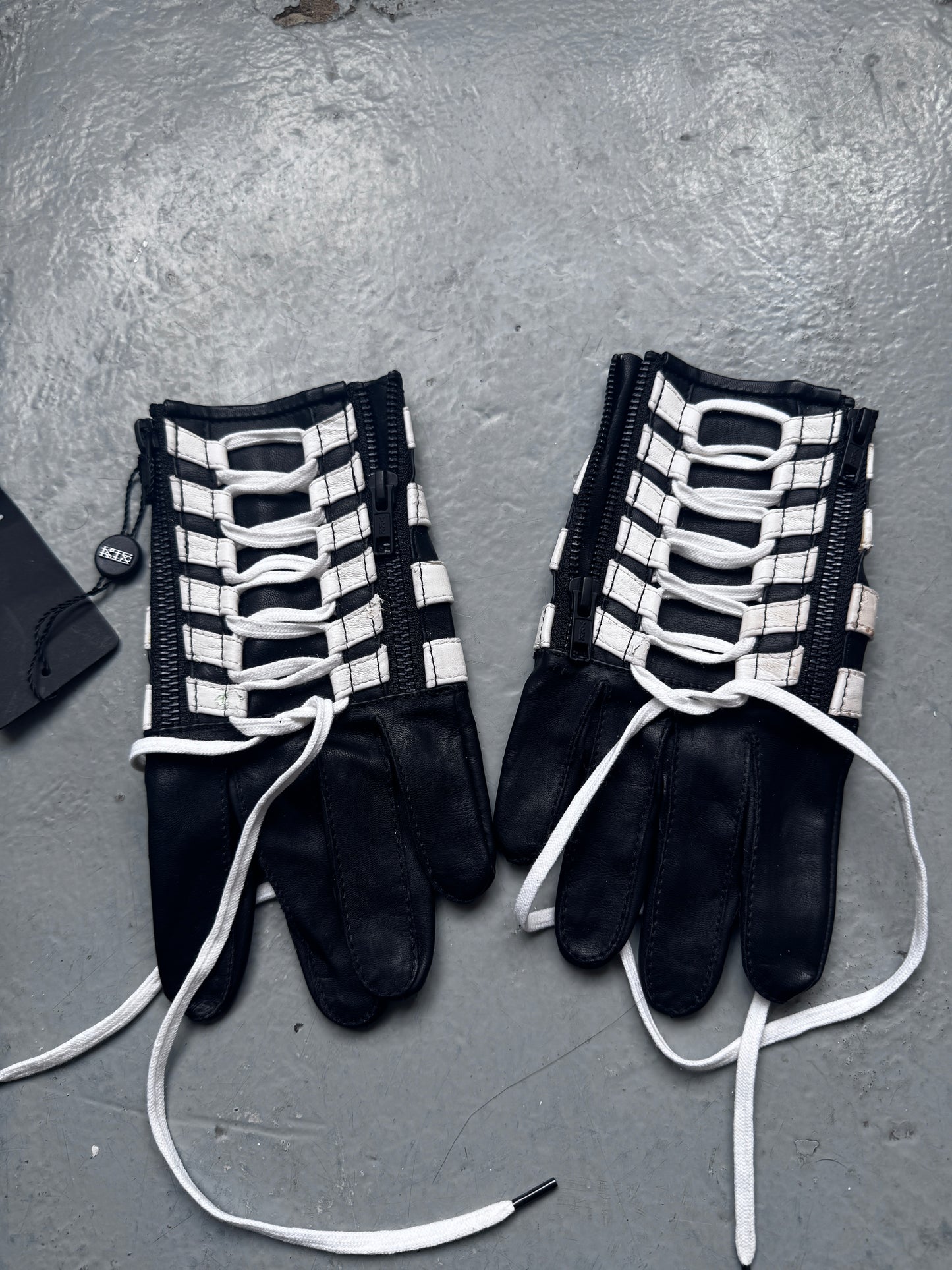 KTZ lace short glove