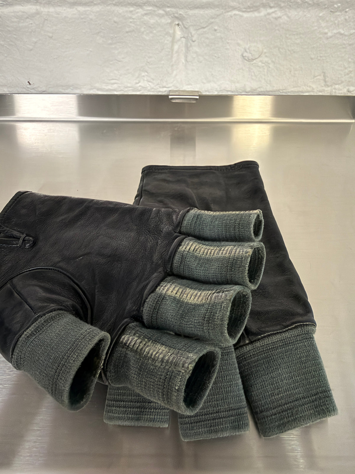 Carol Christian Poell Disparate Fingercuff Gloves in Black Horse Leather