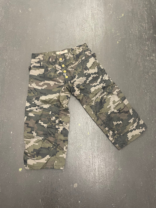 beauty:beast digi camo kneepad capri