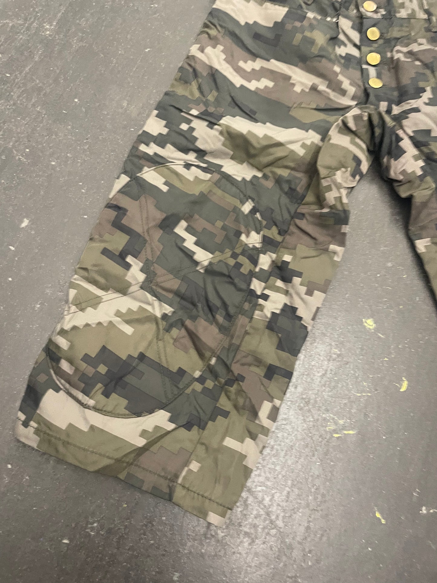 beauty:beast digi camo kneepad capri