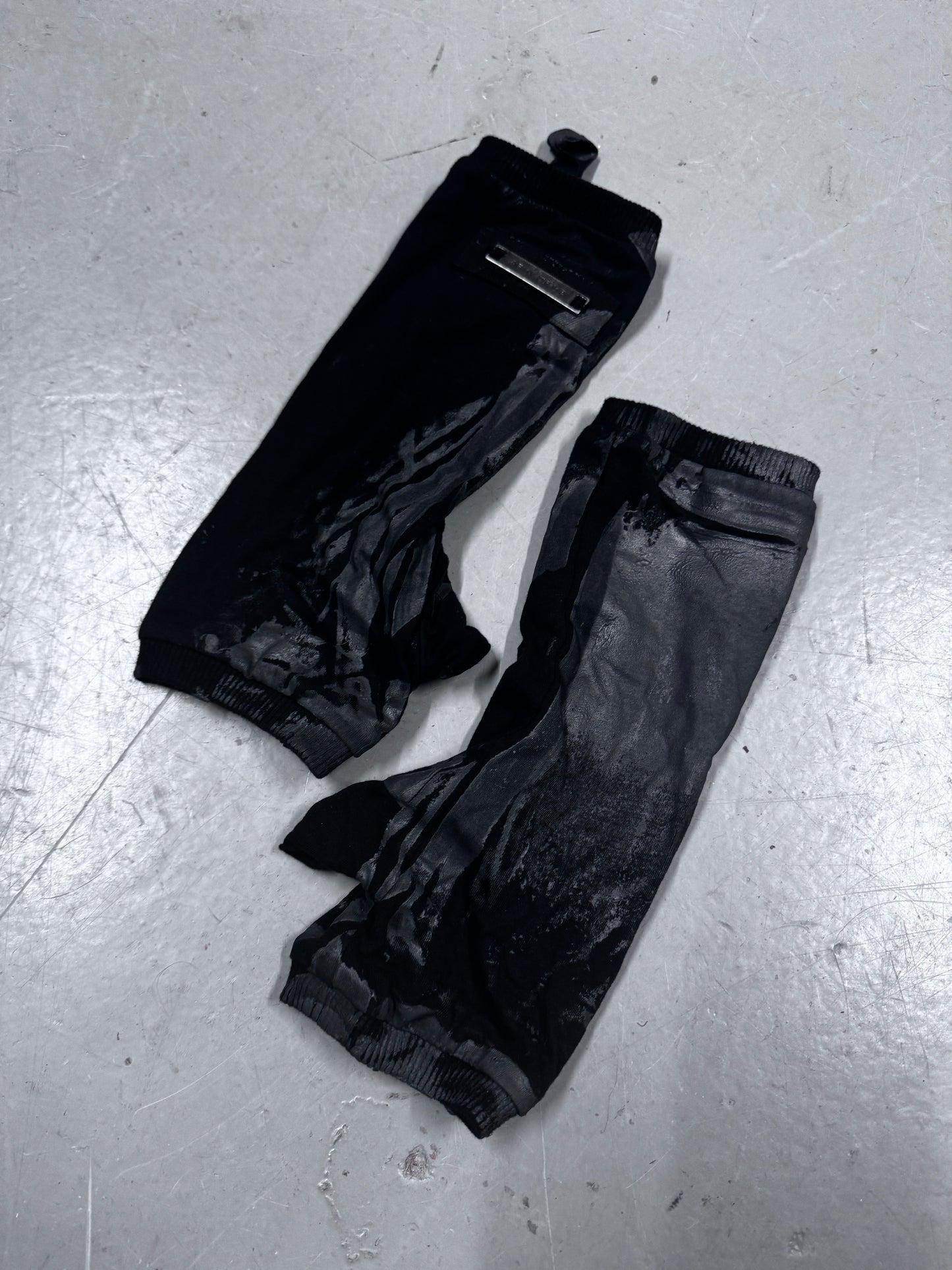 Army Of Me Puff Drip Gloves