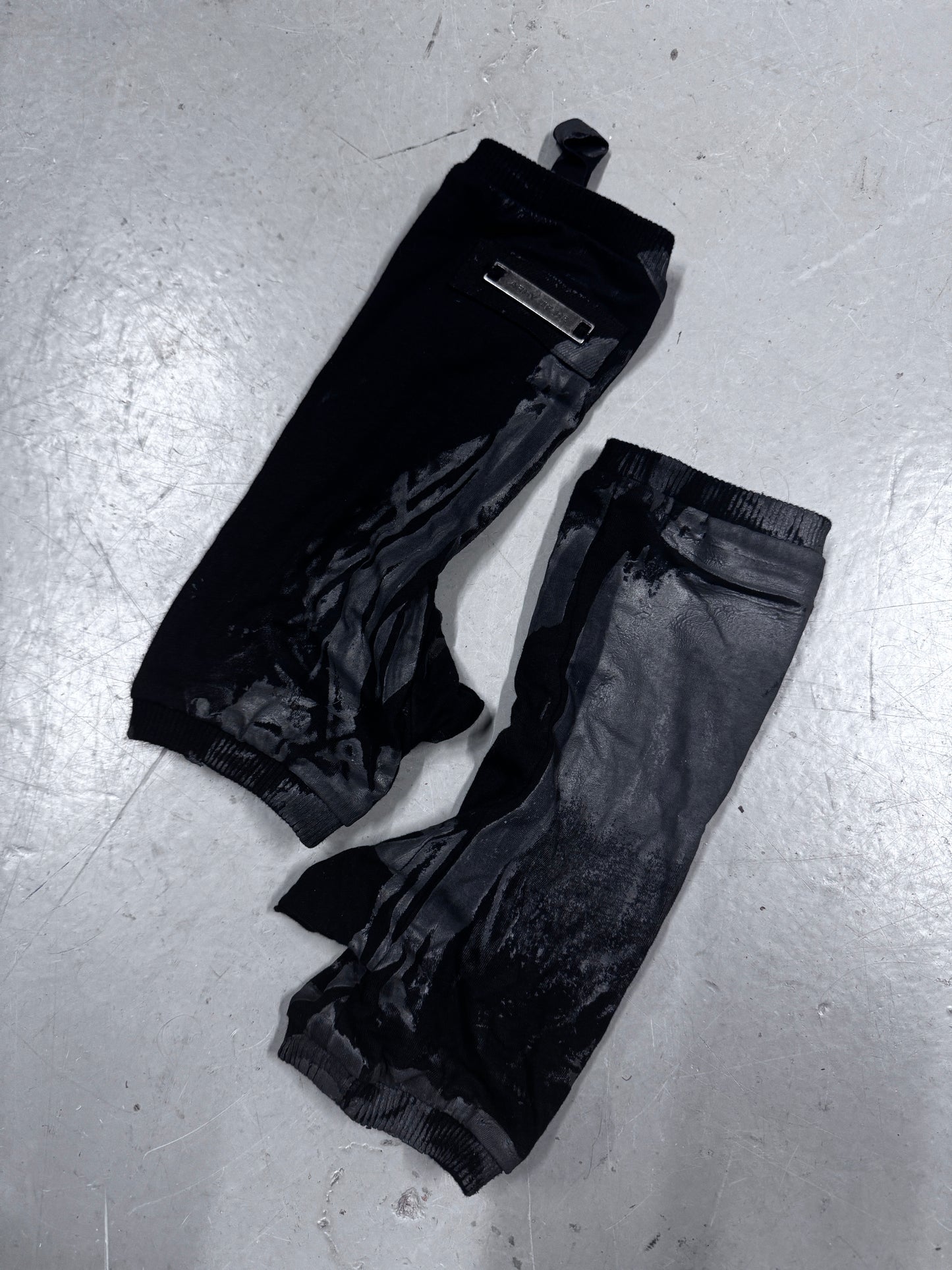 Army Of Me Puff Drip Gloves