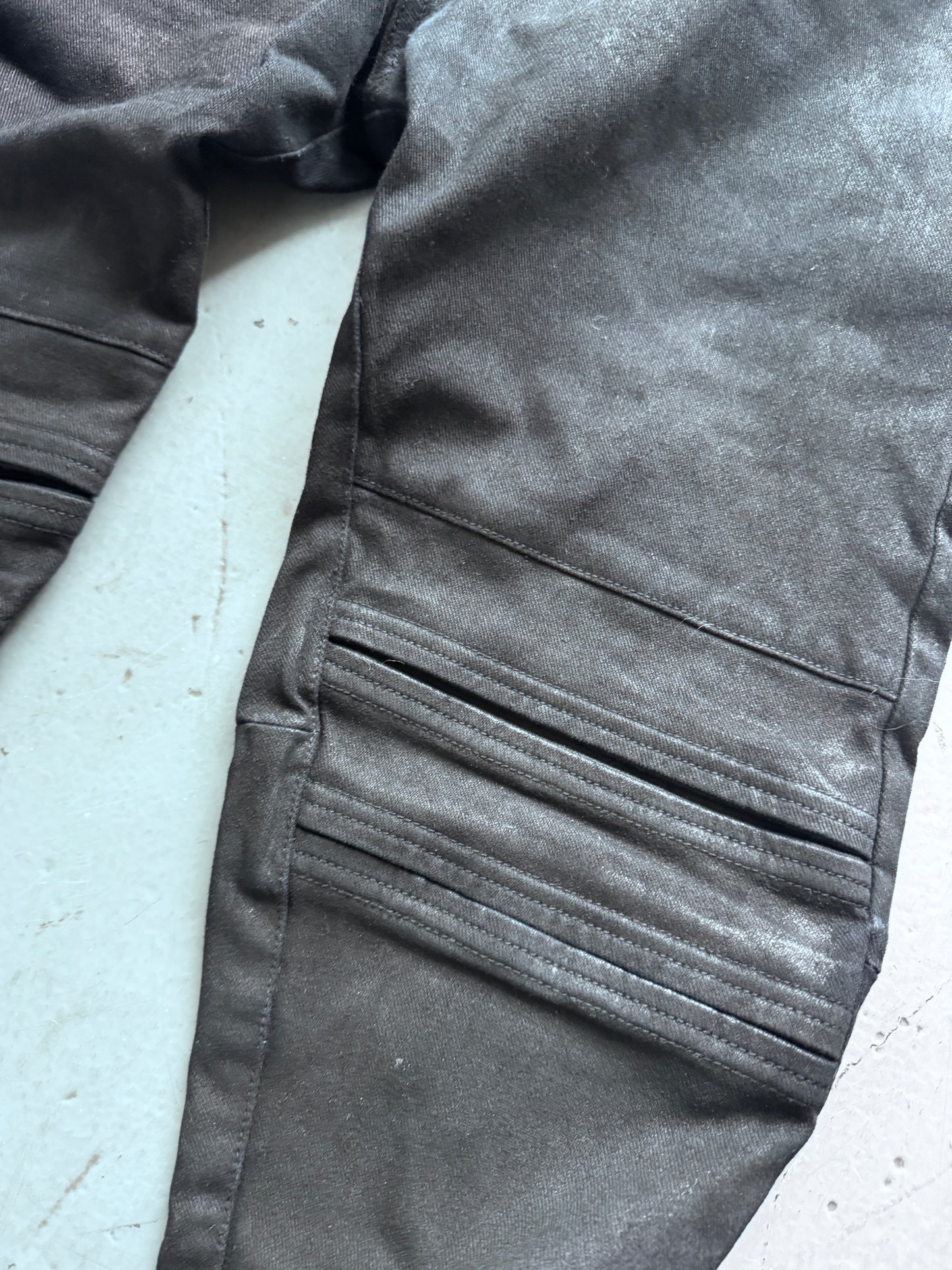 julius coated + knee detail skinny jean