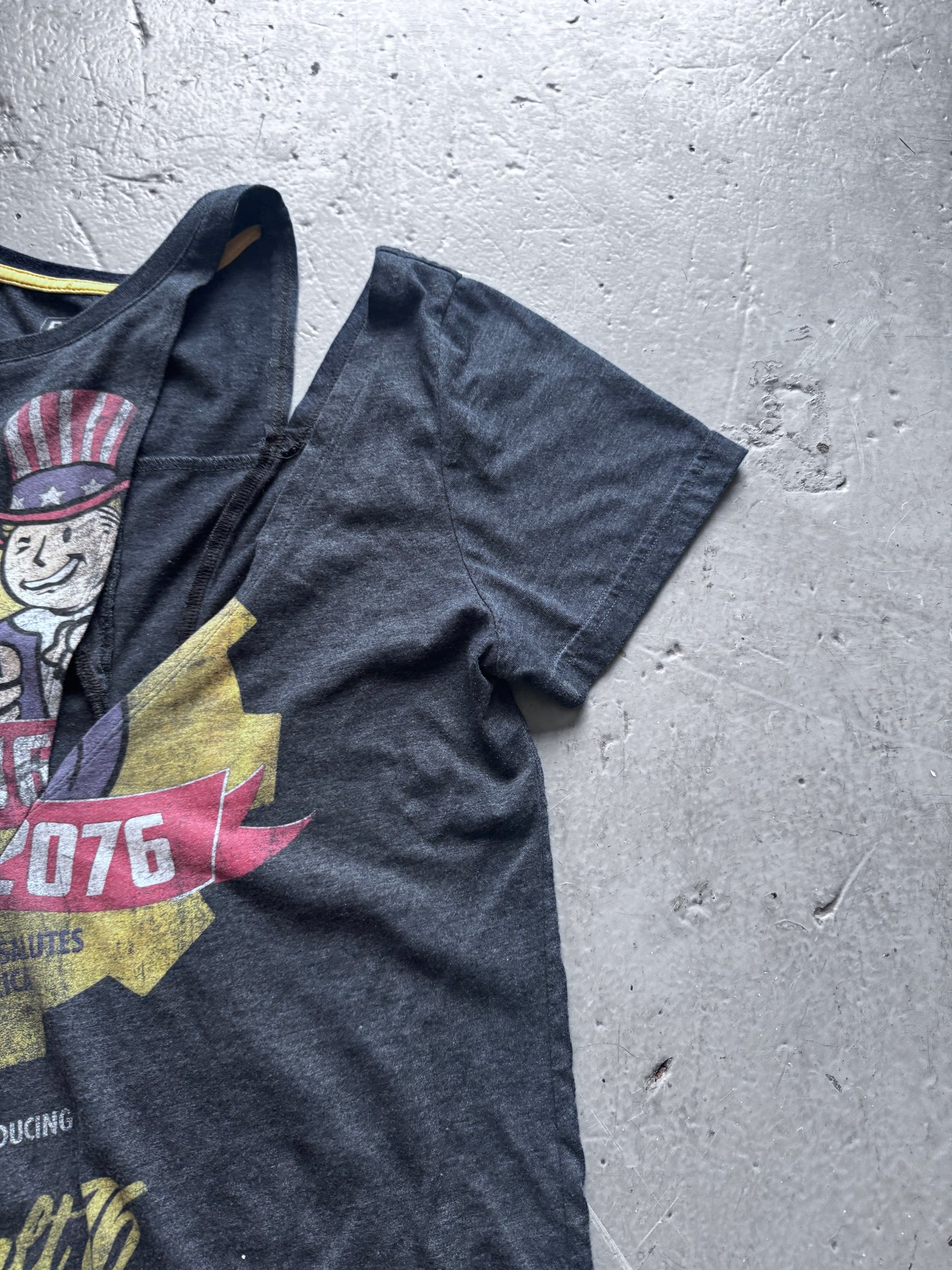 per gotesson fallout slash reconstructed tee