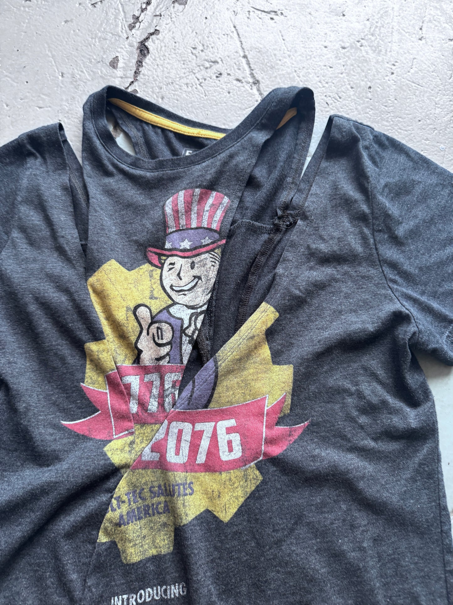 per gotesson fallout slash reconstructed tee