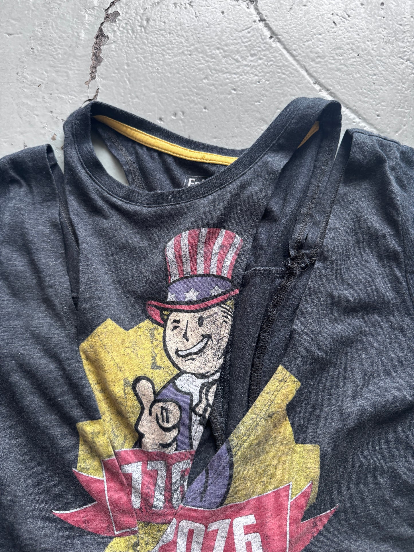 per gotesson fallout slash reconstructed tee