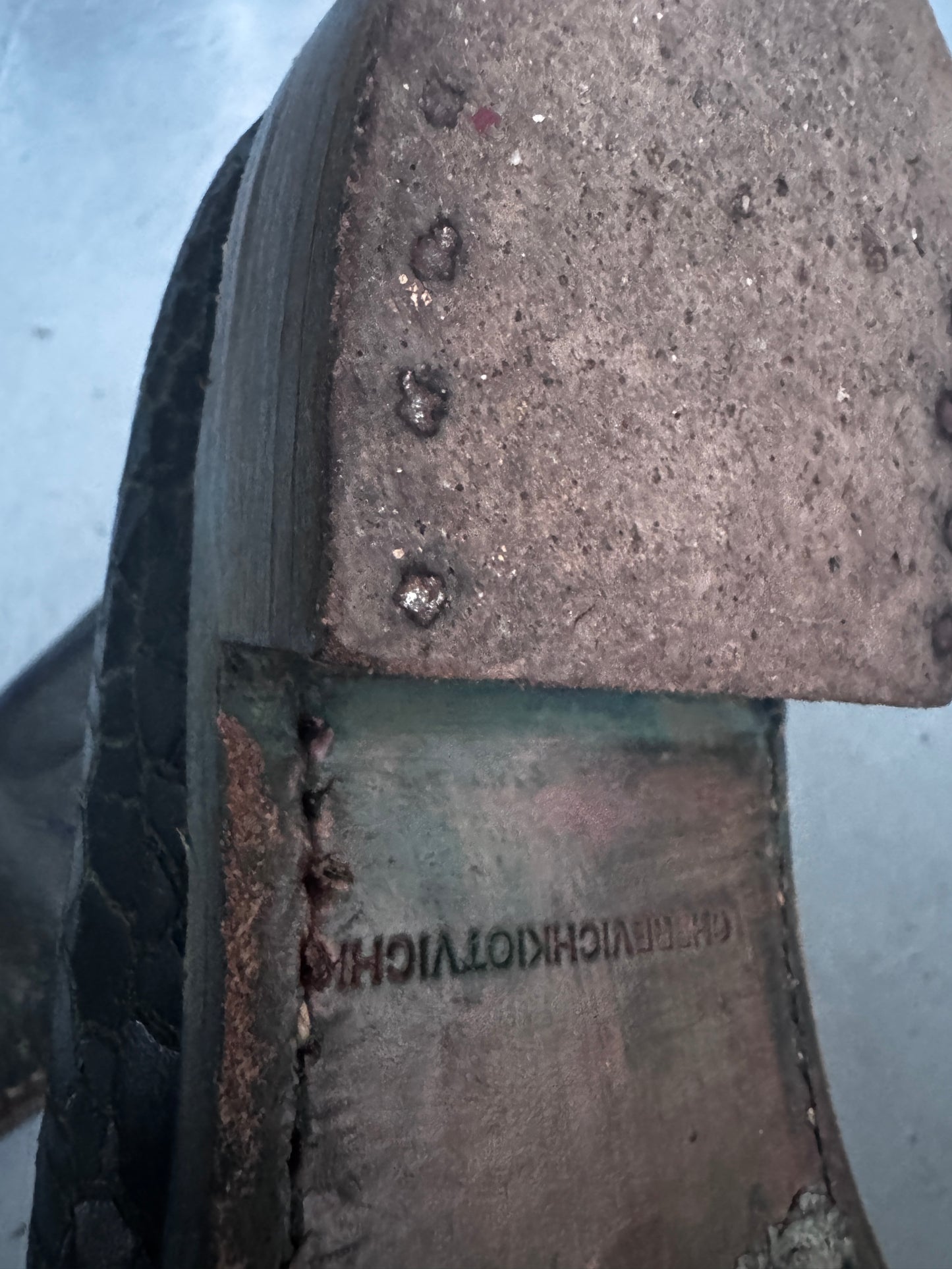 cherevichkiotvichki crack effect leather derby
