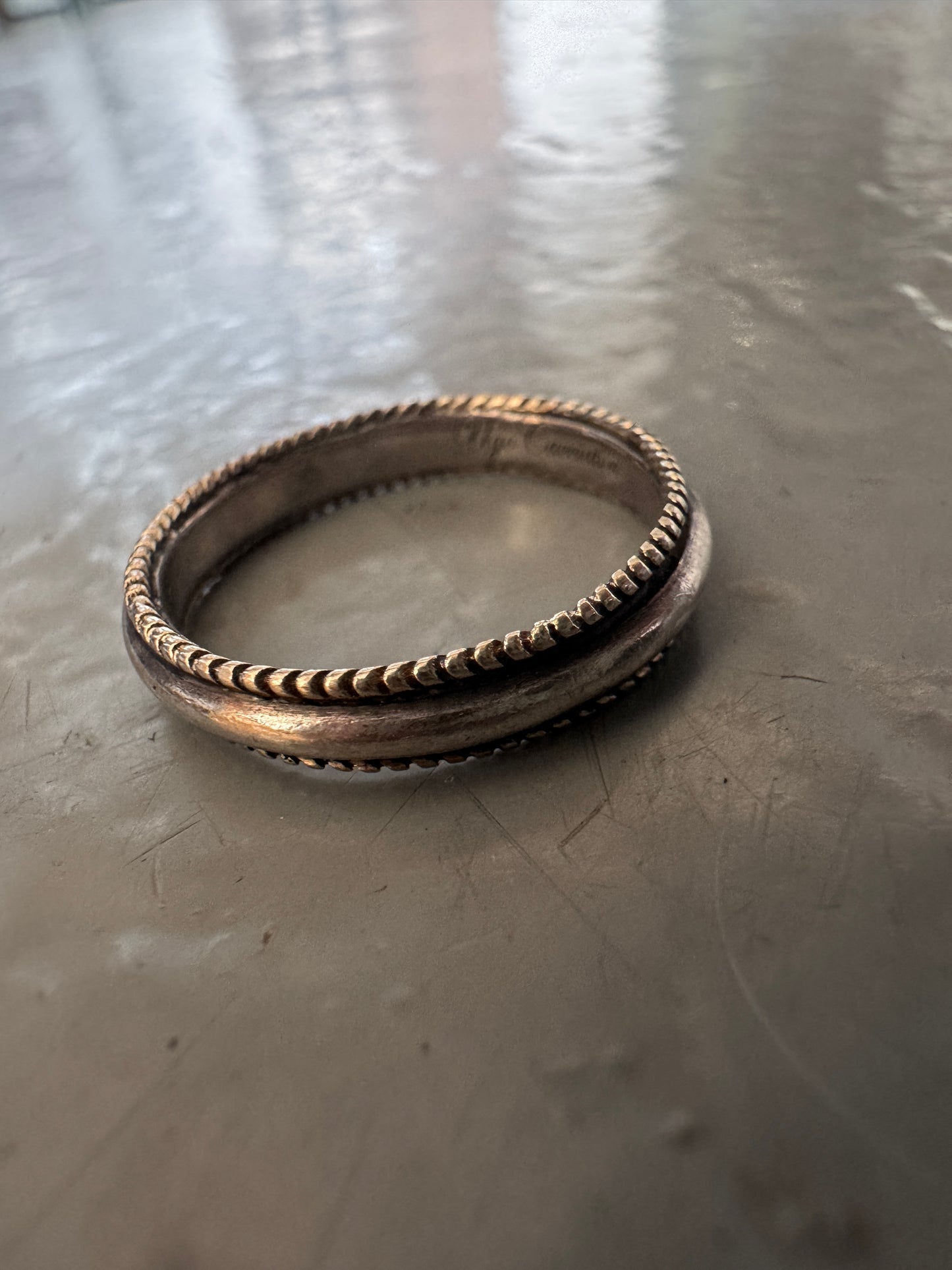 ugo cacciatori 9k gold and silver skinny round band
